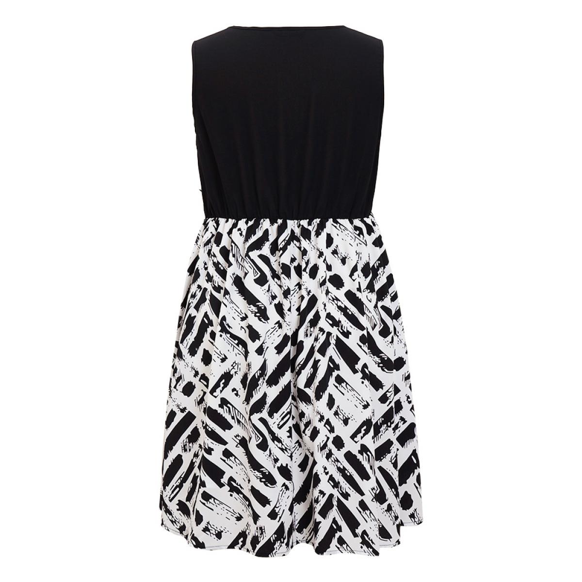 Plus Size Graphic Patchwork Pocket Contrast Lace Tank Dress Black Women Elegant Gathered V-neck Sleeveless Curvy Knee Dress BloomChic 18-20/2X Product Image