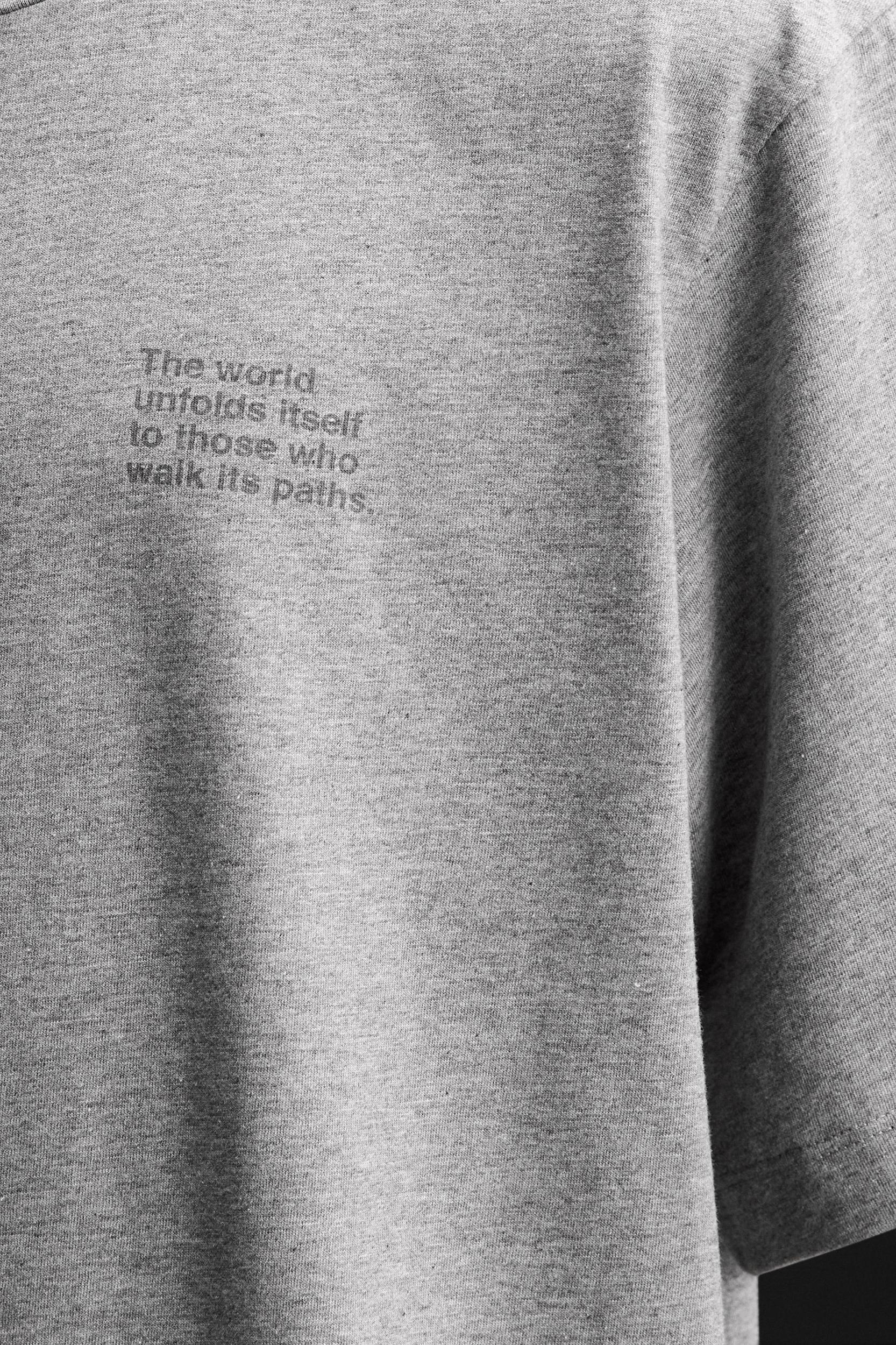 GRAPHIC PRINT T-SHIRT Product Image