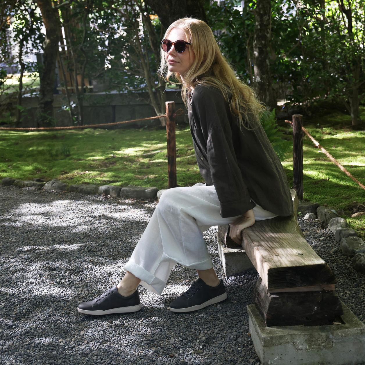 Encore Sneaker Female Product Image