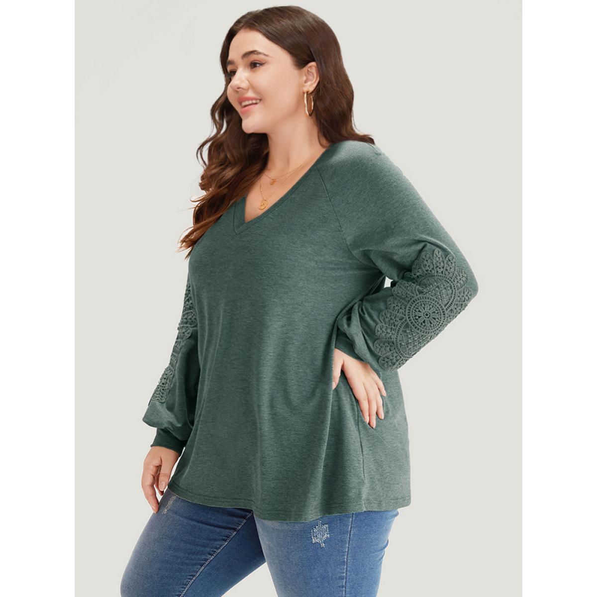 Plus Size Plain Guipure Lace V Neck Raglan Sleeve Sweatshirt Women Green Elegant Plain V-neck Dailywear Sweatshirts BloomChic 26/4X Product Image