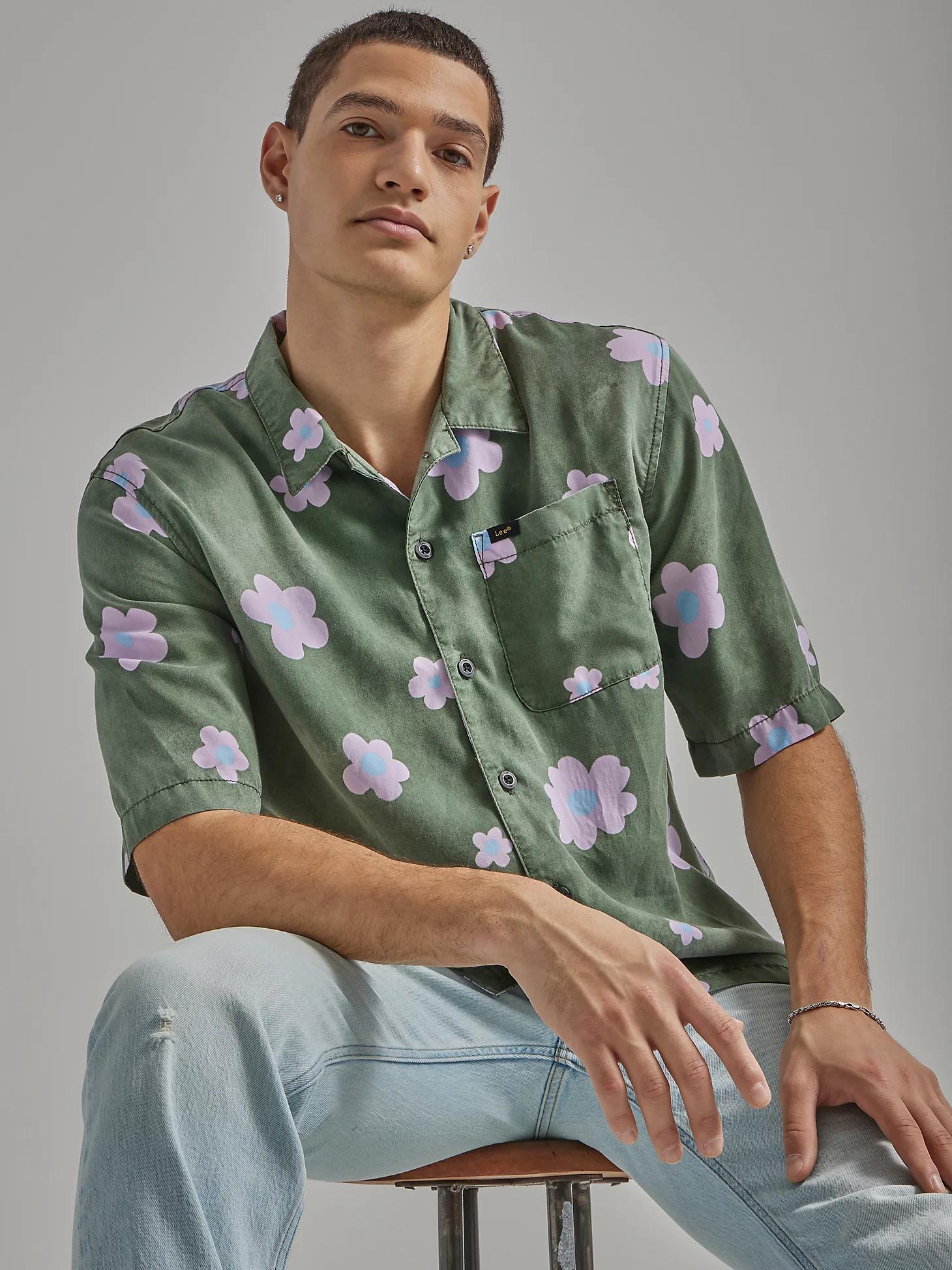 Men's Oversized Floral Resort Shirt | Men's Tops & Tees | Lee® Product Image