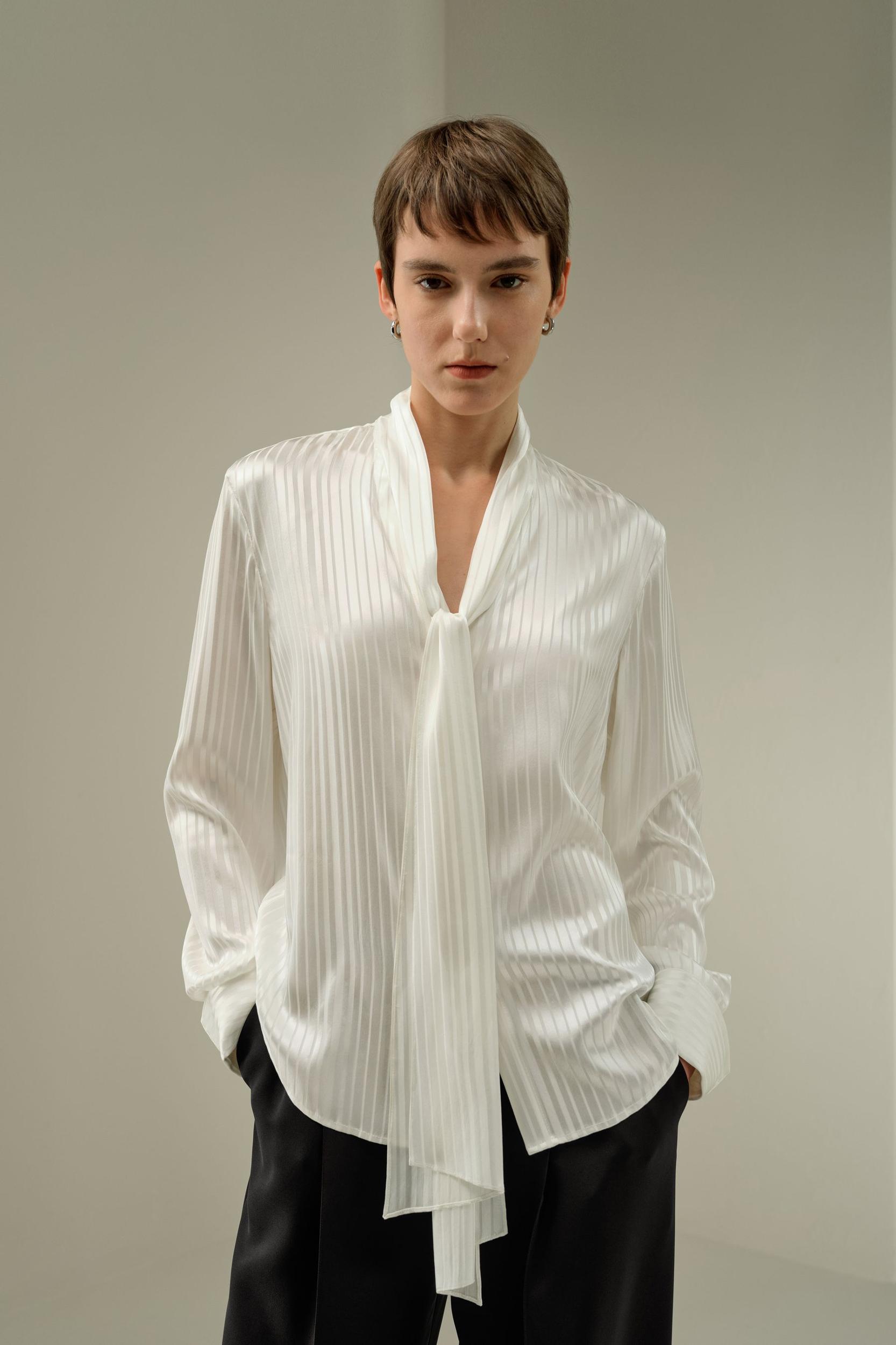 Silk Blouse with a detachable ribbon Product Image
