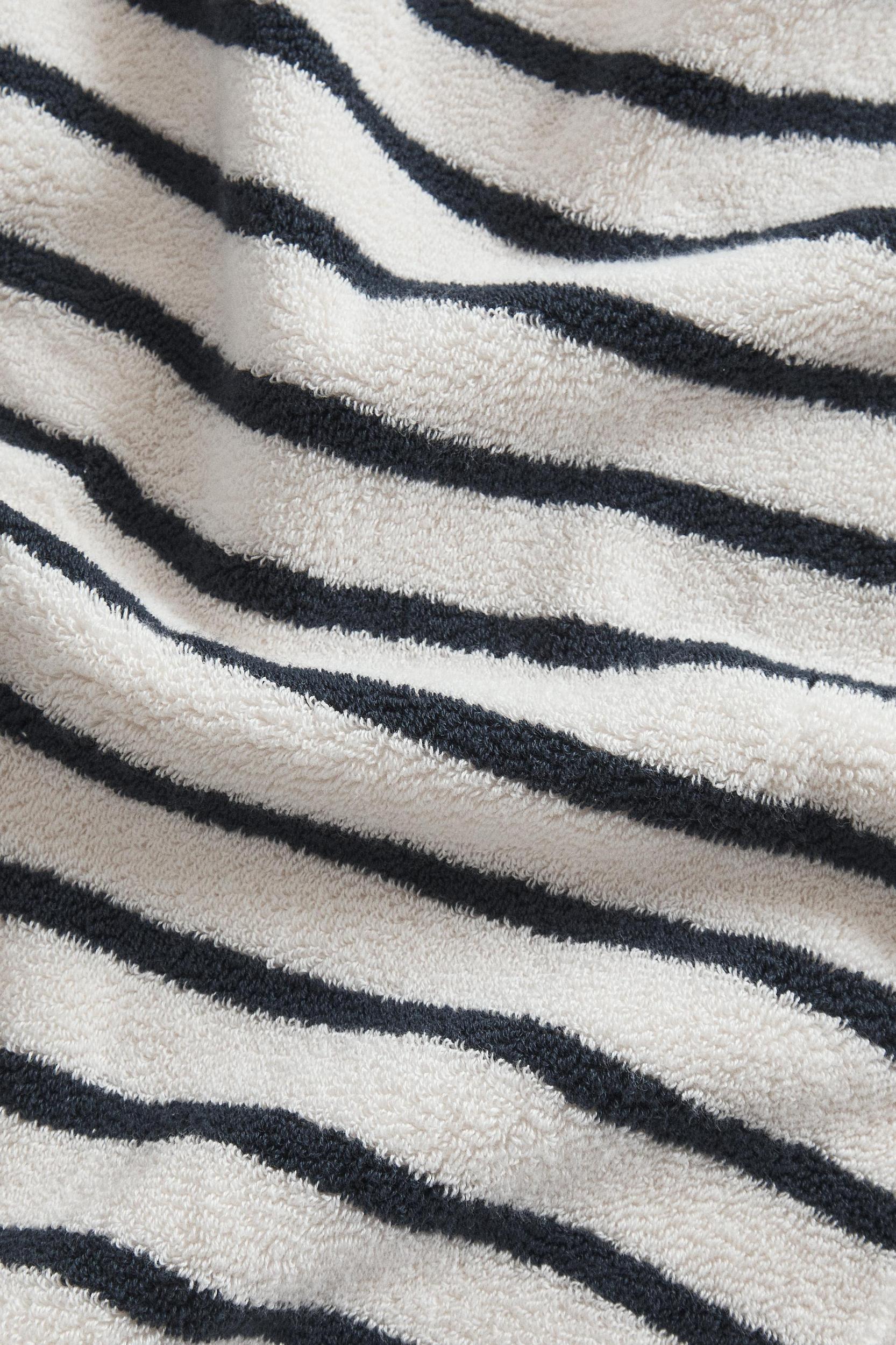 HIGH GSM STRIPED BATH TOWEL Product Image