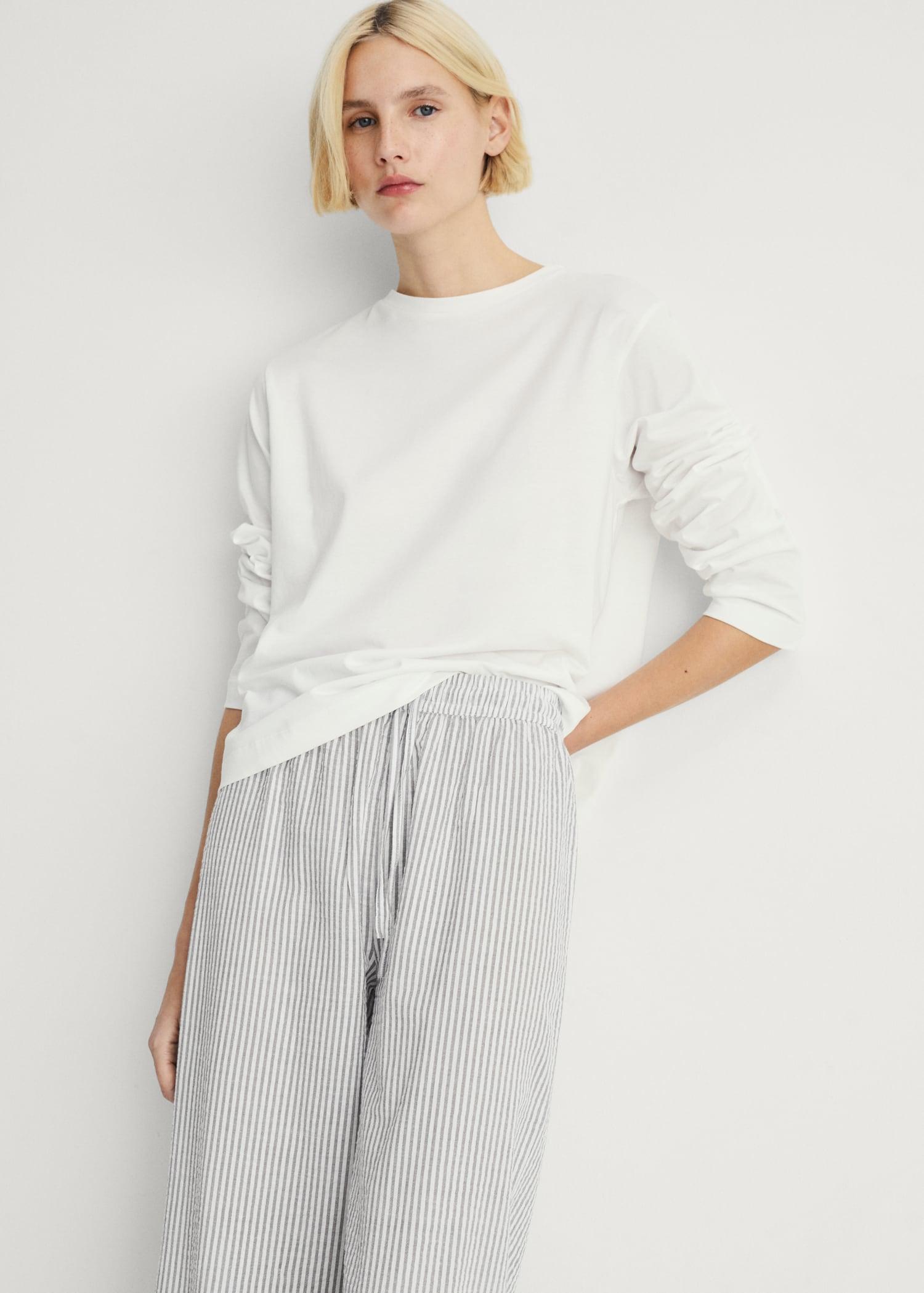Seersucker striped two-piece pajamas - Women | MANGO USA Product Image