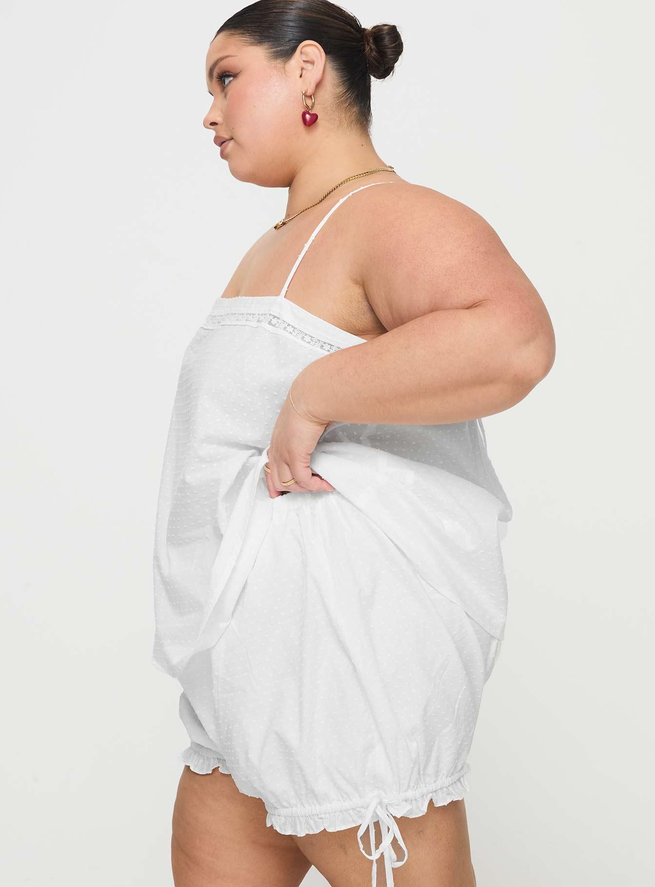 Invisible String Sleep Top White Curve Product Image