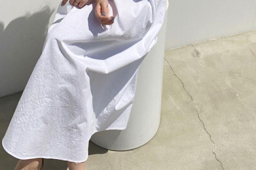 Puff-Sleeve Plain Midi Dress Product Image