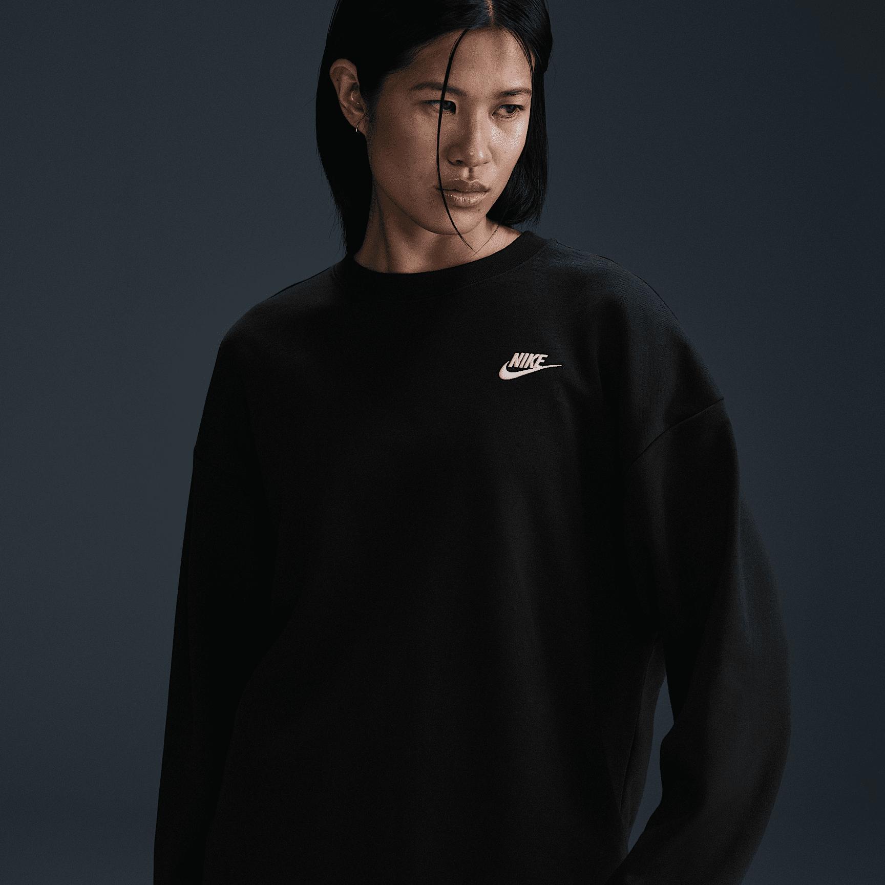 Womens Nike Sportswear Club Fleece Loose Crew-Neck Sweatshirt | HV2326-010 Product Image