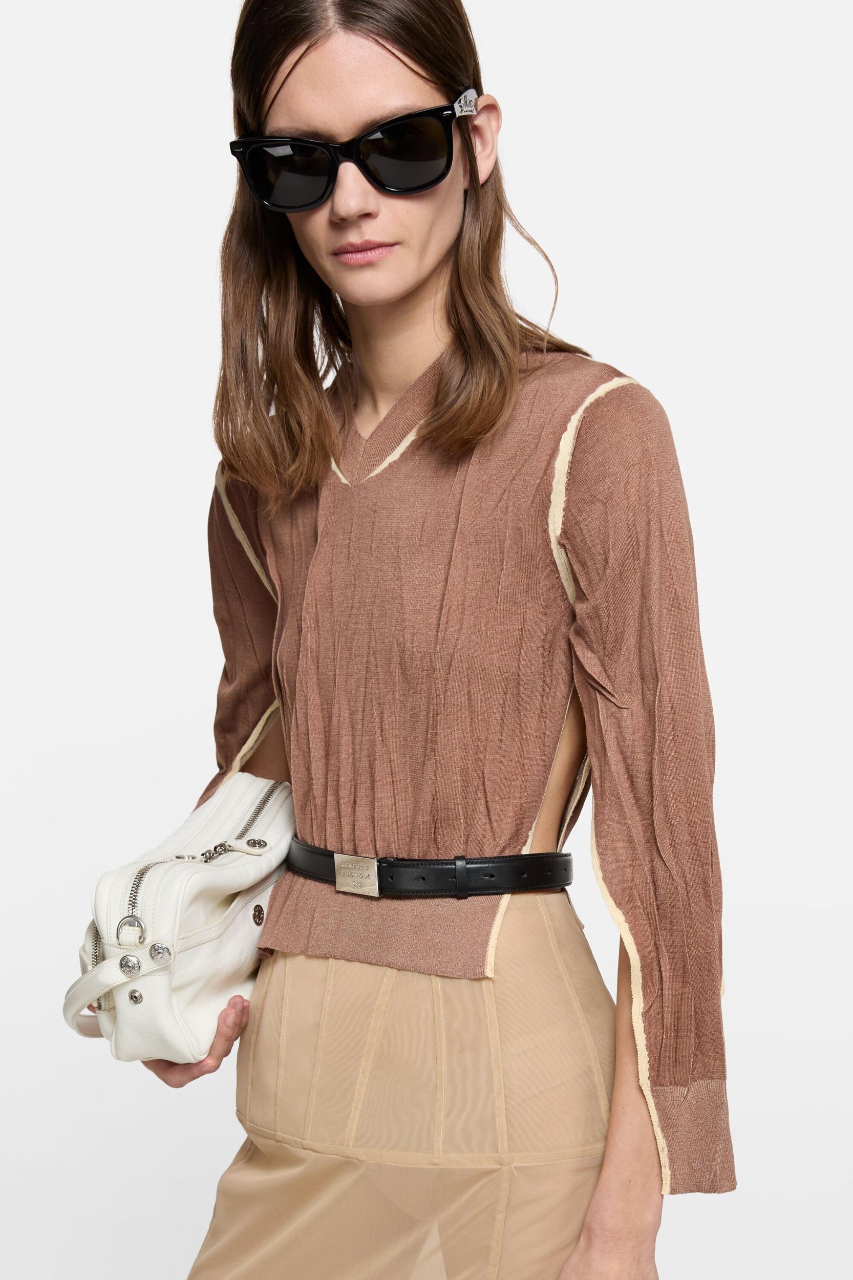 Wrinkled v-neck sweater Product Image