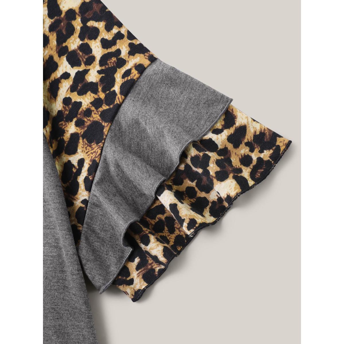 Plus Size Leopard Print Color Contrast Crewneck T-Shirt DimGray Women Contrast V-neck Everyday-Casual T-shirts BloomChic 12/L Product Image