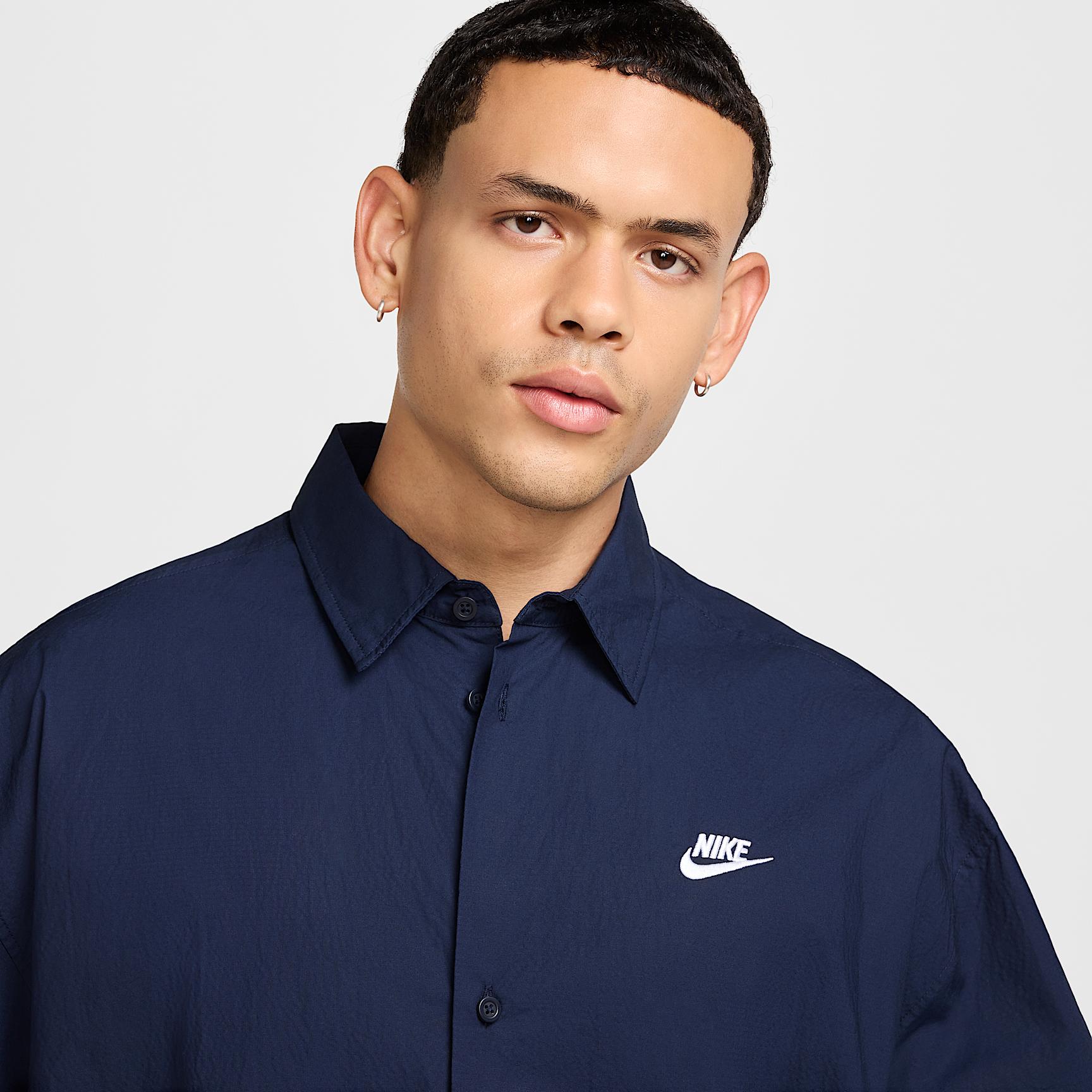 Nike Club Men's Short-Sleeve Button-Down Shirt Product Image