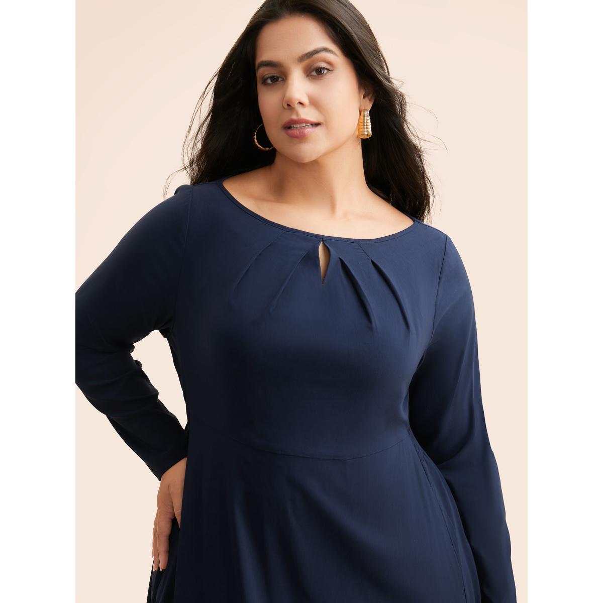 Plus Size Plain Keyhole Pleated Shirred Dress Indigo Women Workwear Essentials Pleated Boat Neck Long Sleeve Curvy BloomChic 30/6X Product Image