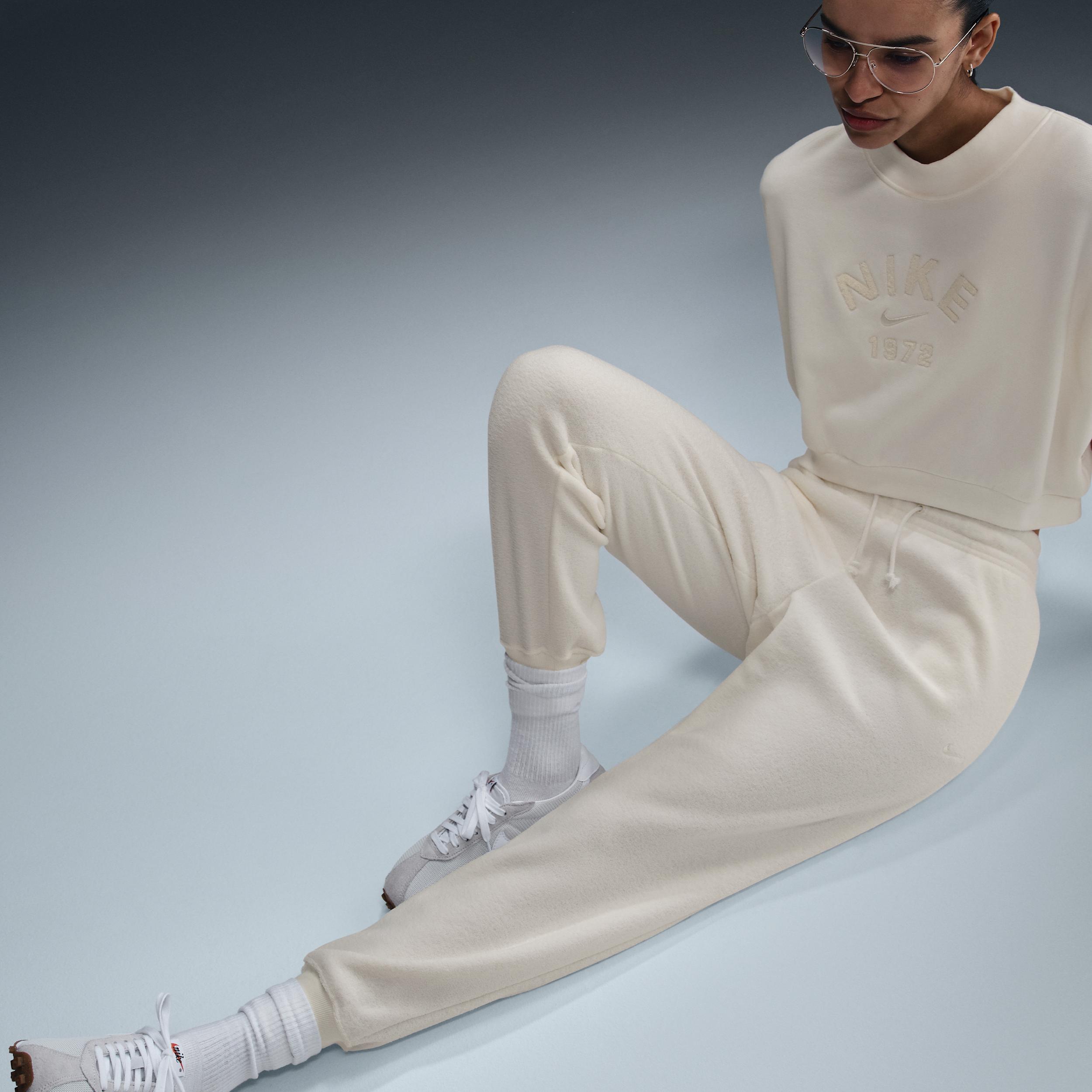 Women's Nike Sportswear Phoenix Plush Mid-Rise Cozy Fleece Pants Product Image