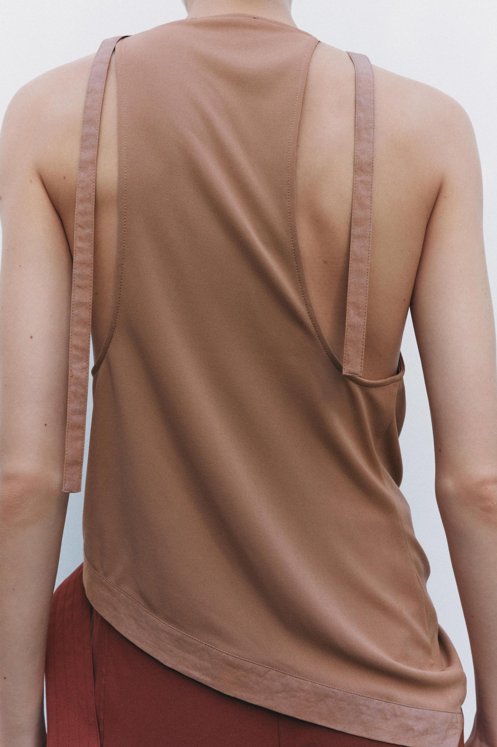 FLOWY ZIPPER TOP Product Image