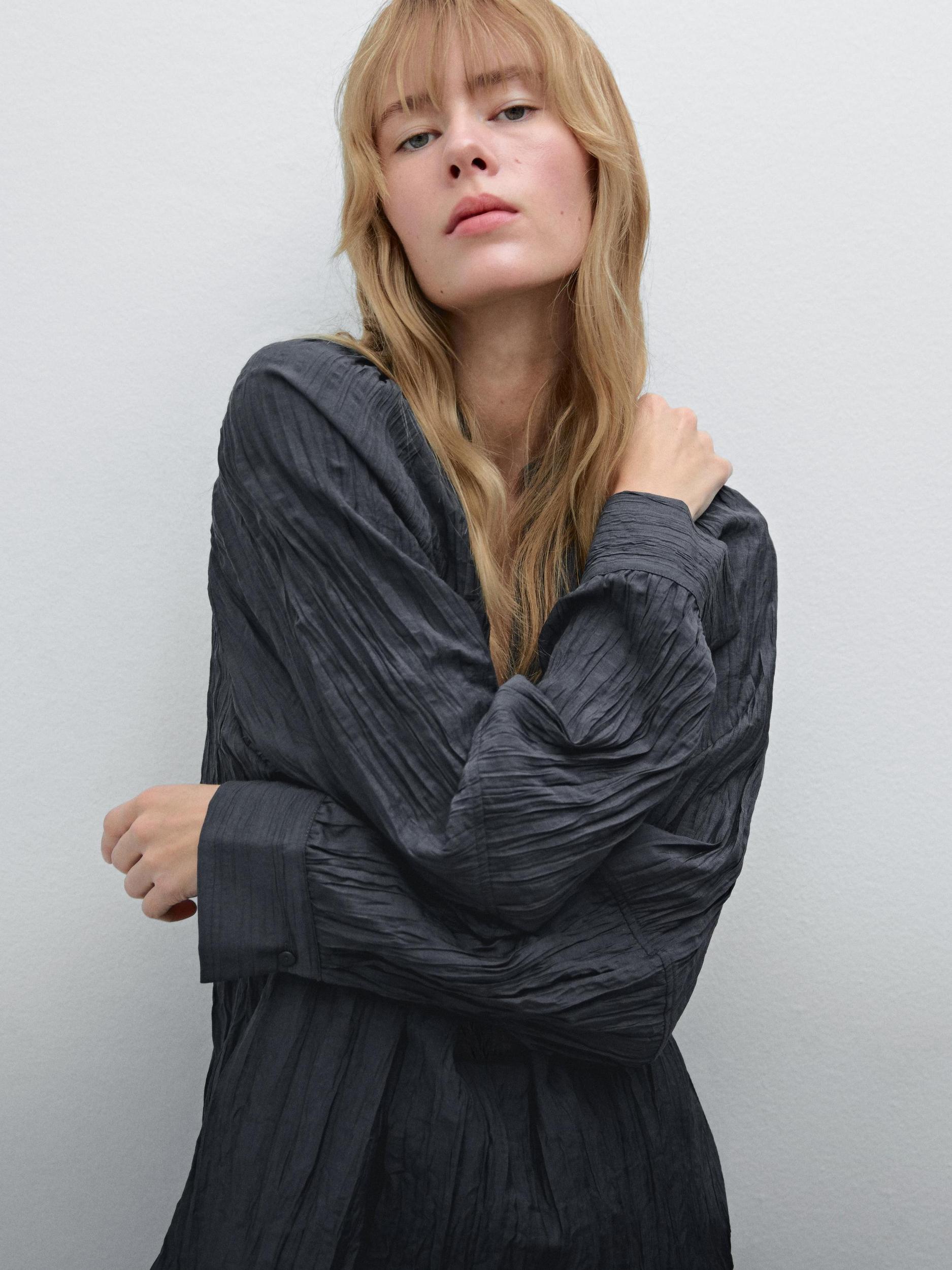 Flowing pleated shirt Product Image