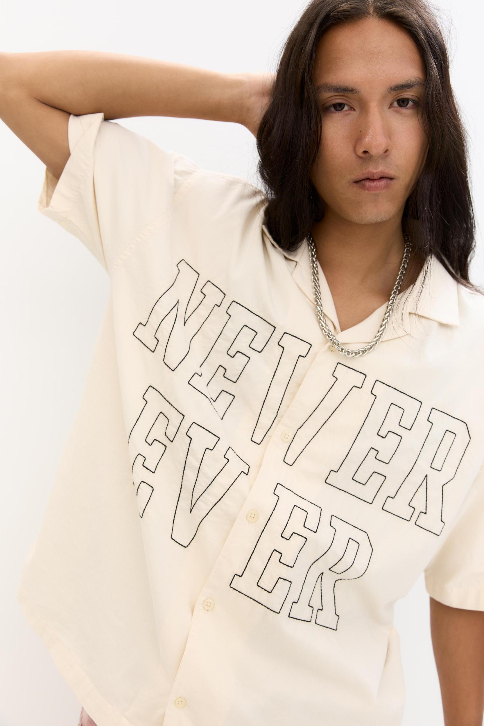 Short sleeve shirt with slogan Product Image