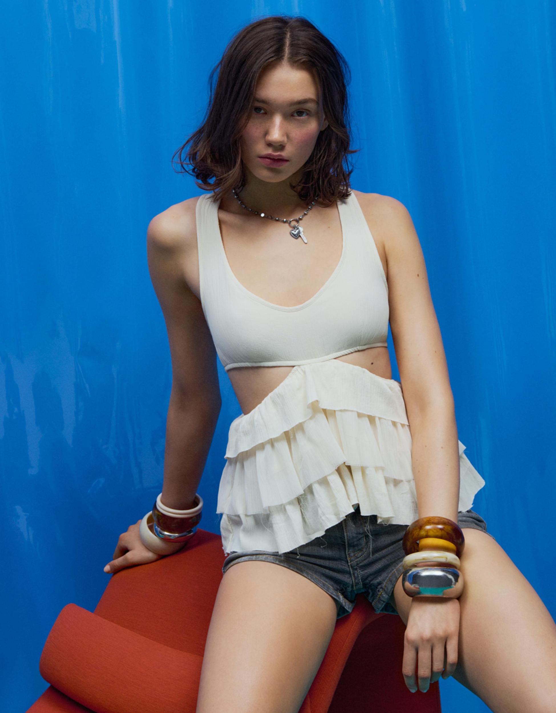 Rustic cut-out top with ruffles Product Image