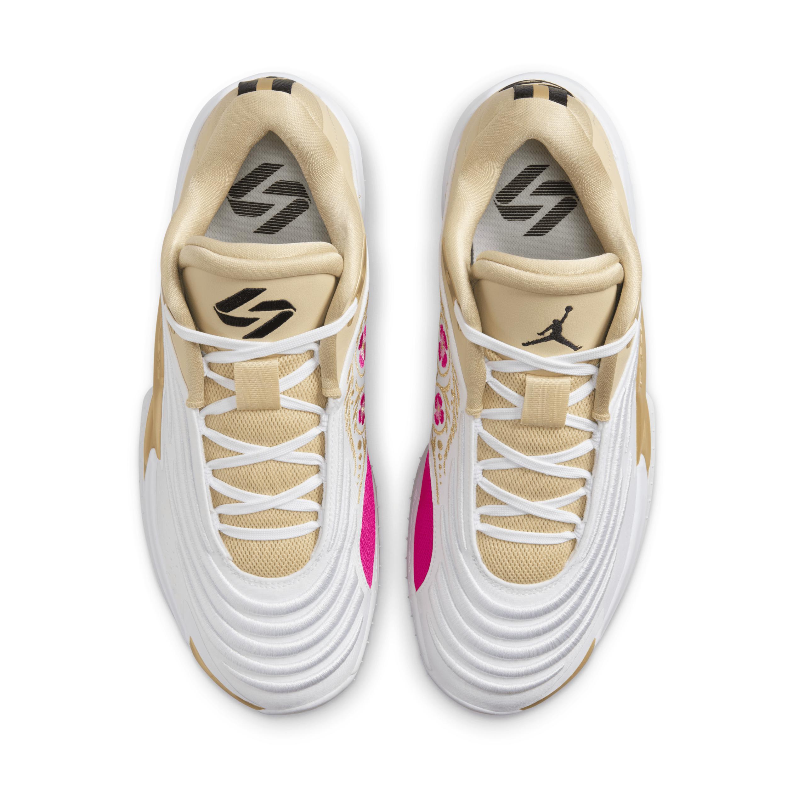 Nike Men's Luka 3 SE "Matador" Basketball Shoes Product Image