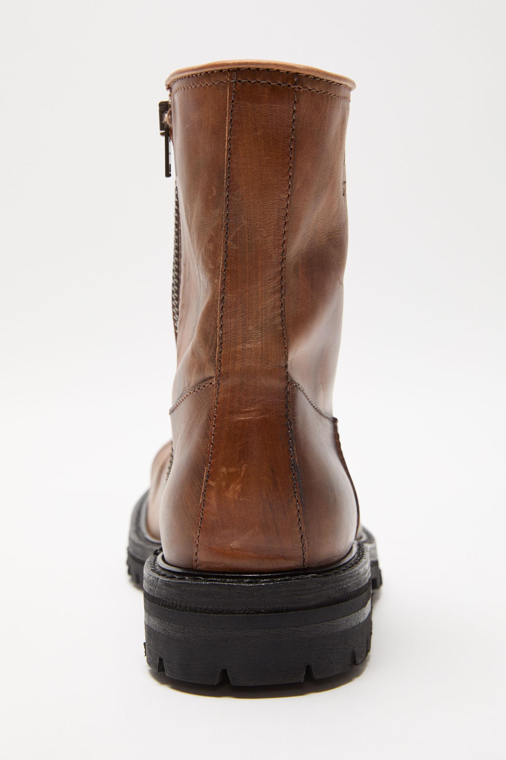 Leather boots Product Image