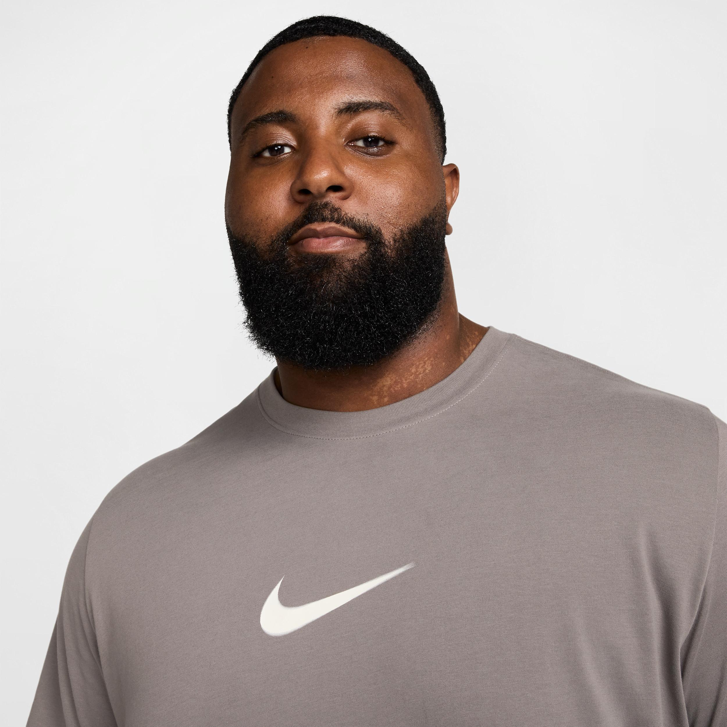 Nike Men's Dri-FIT Fitness T-Shirt Product Image