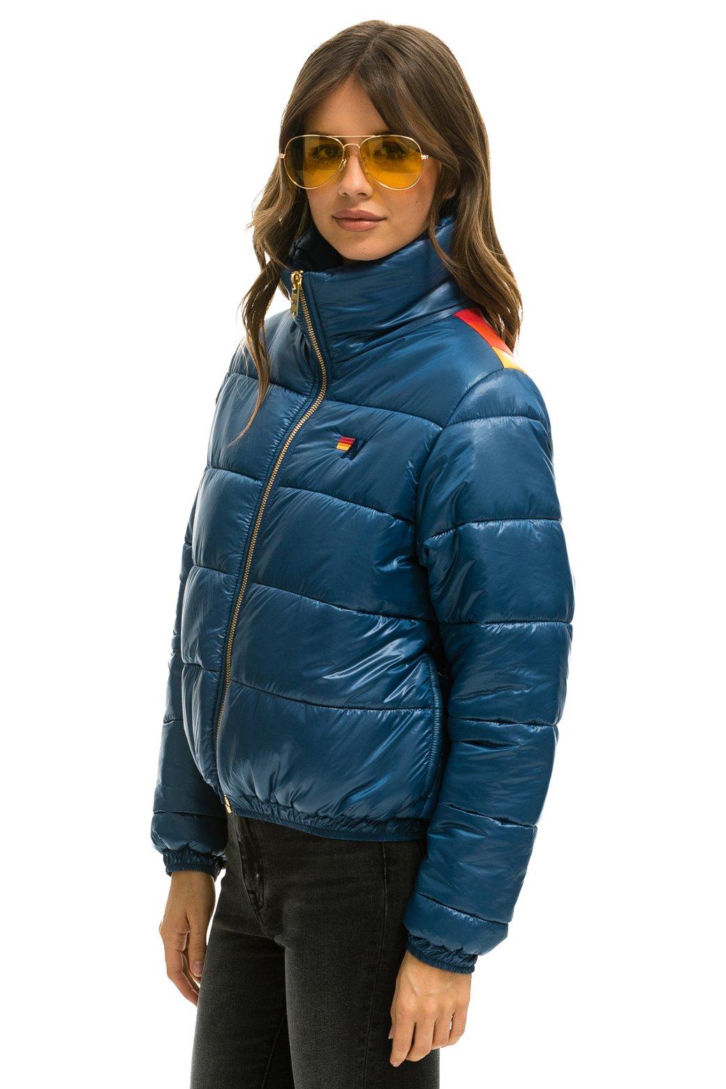 SUNBURST APRES PUFFER JACKET - GLOSSY DEEP BLUE Female Product Image