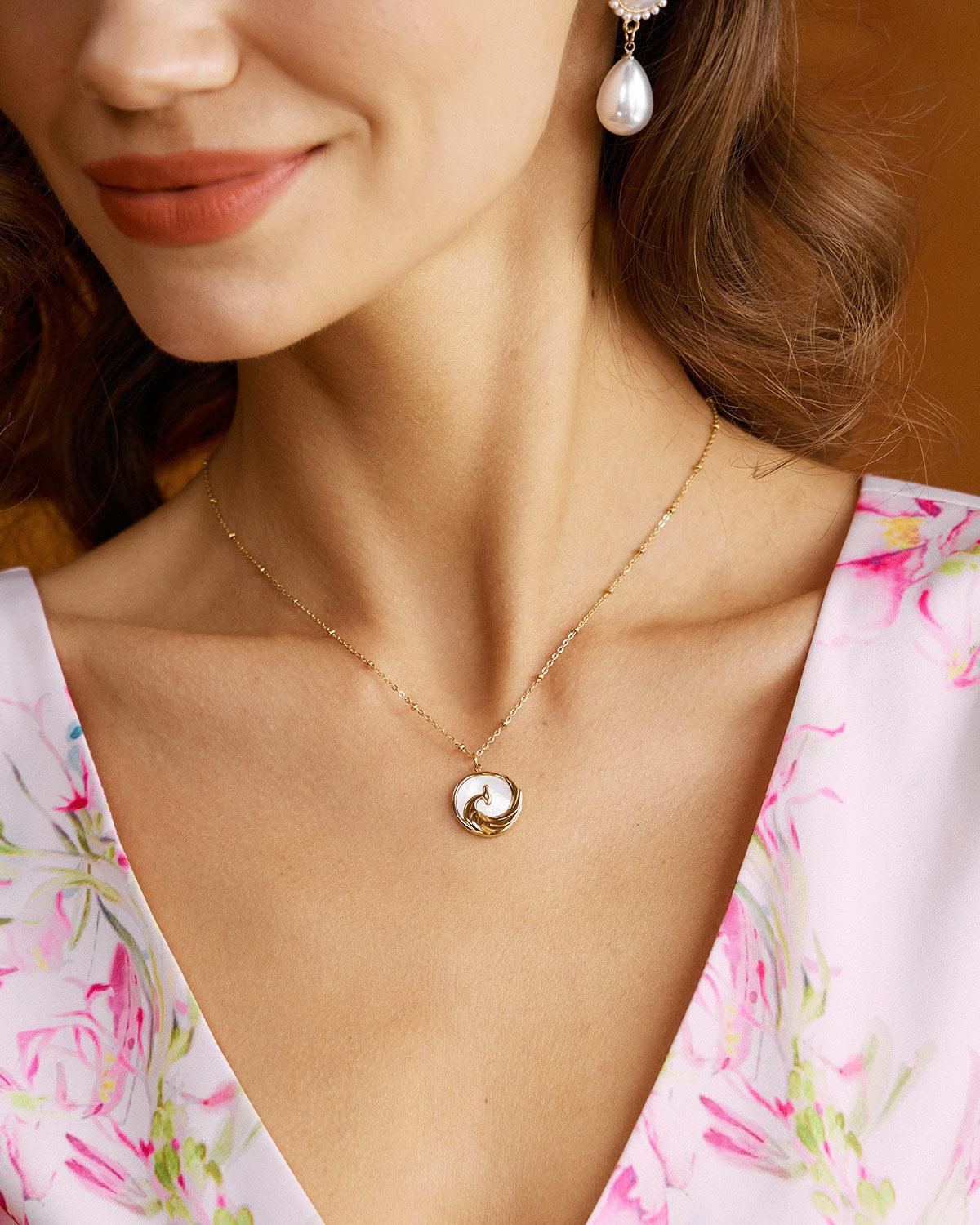 White Seashell Pendant Necklace Product Image