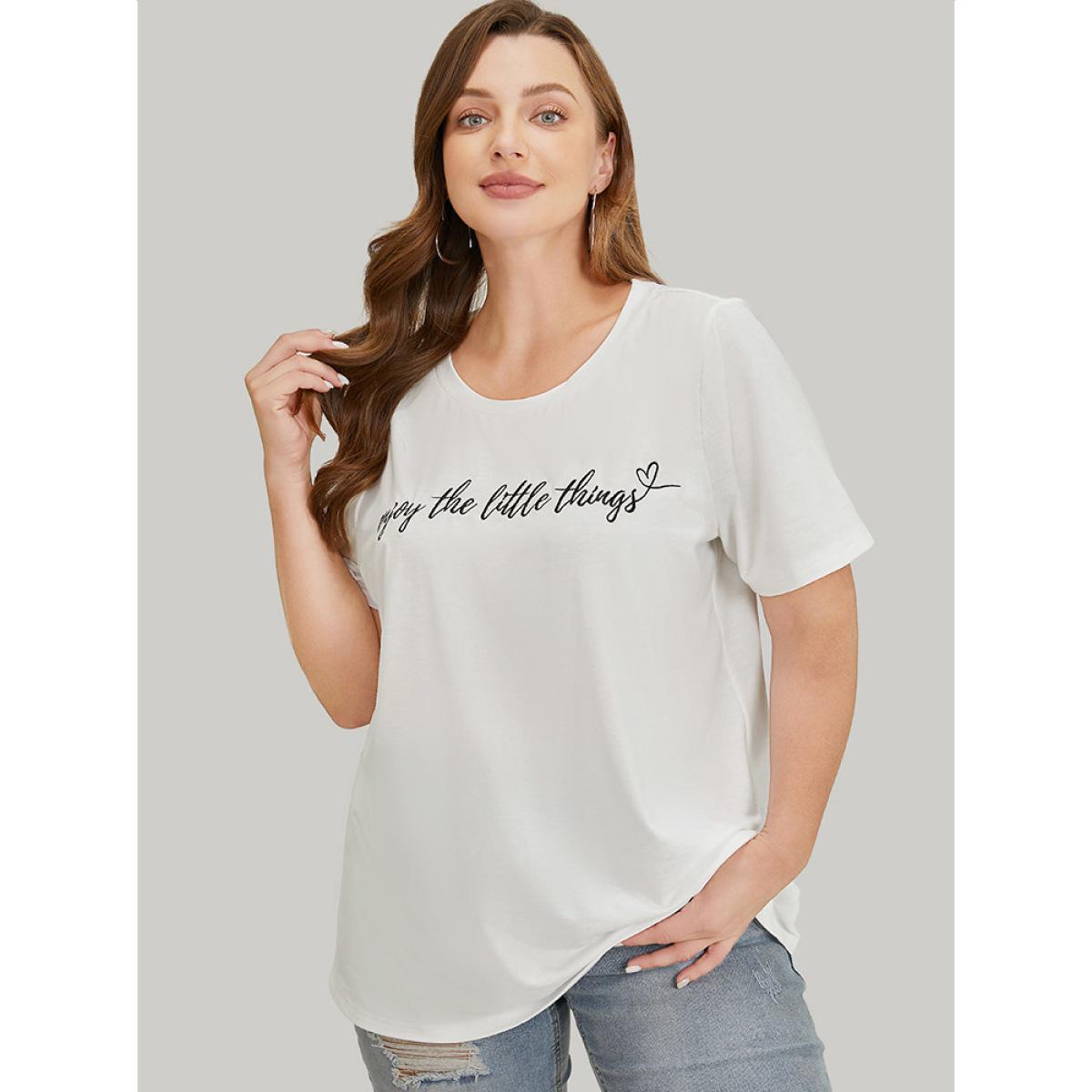 Plus Size Heart & Slogan Print Graphic T-shirt White Women Casual Positive slogan Dailywear T-shirts BloomChic 26/4X Product Image