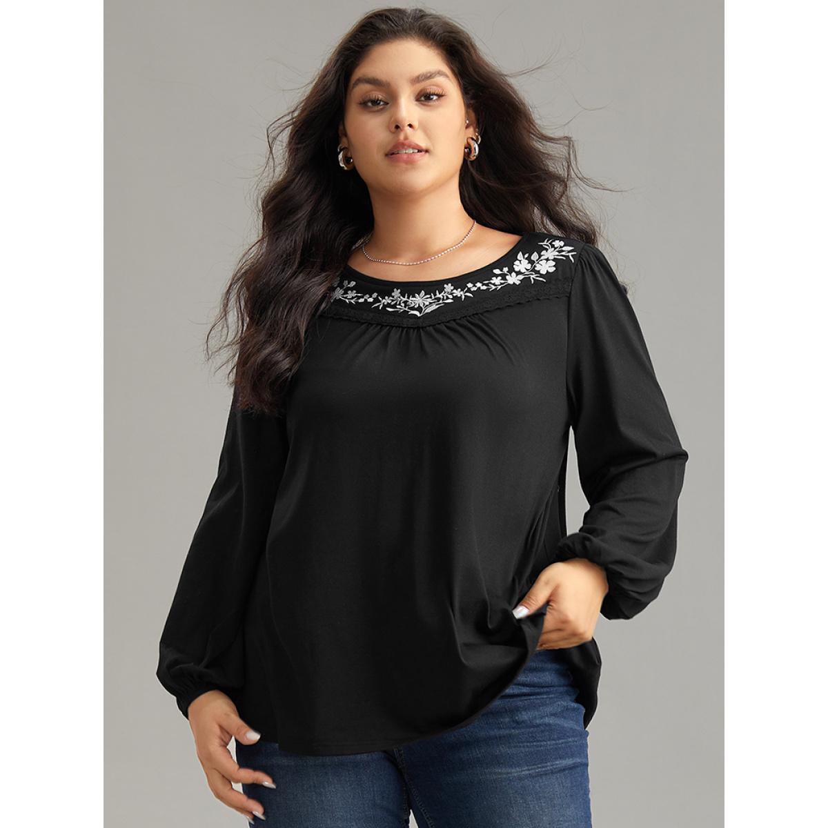 Plus Size Floral Embroidered Gathered Elastic Cuffs T-shirt Black Women Elegant Elastic cuffs Silhouette Floral Print Round Neck Dailywear T-shirts BloomChic 22-24/3X Product Image