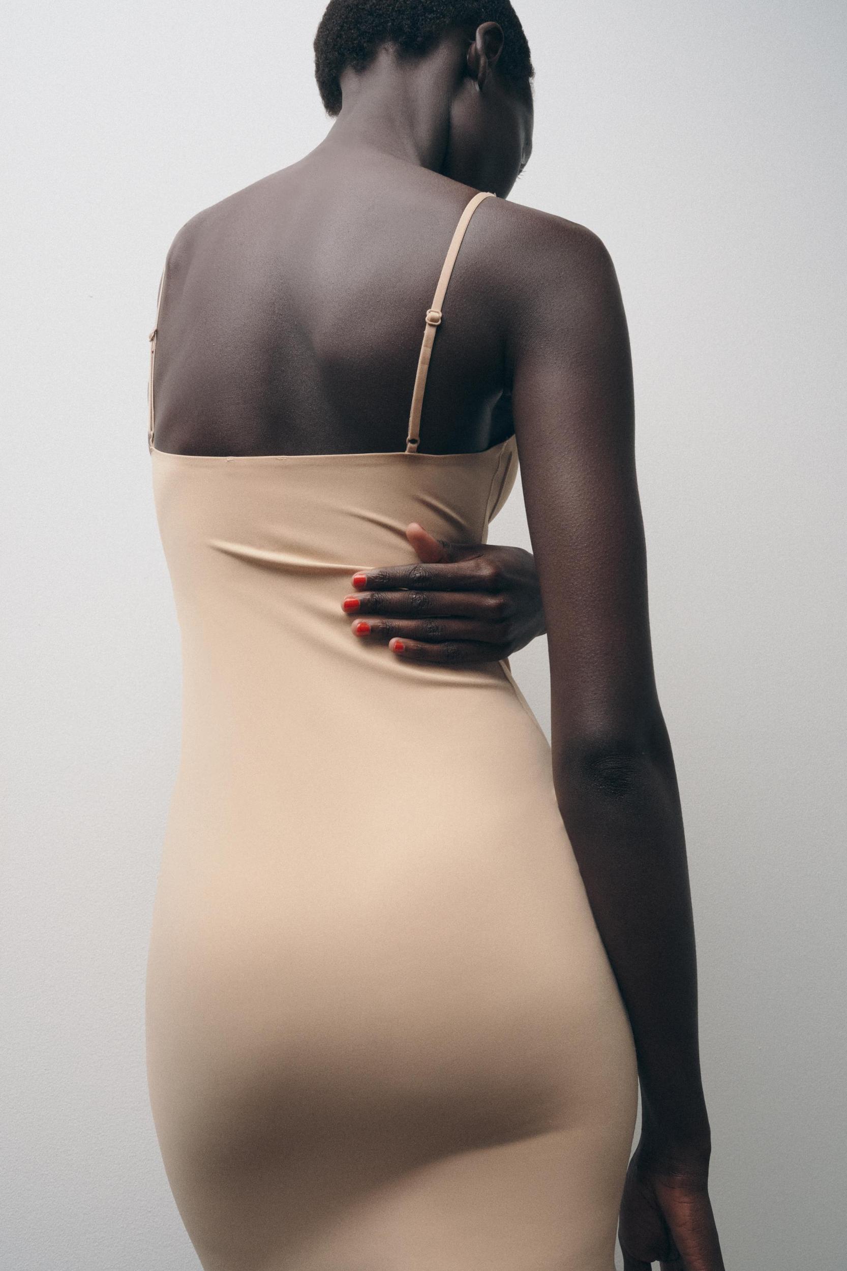 SHORT BODY SHAPE DRESS Product Image