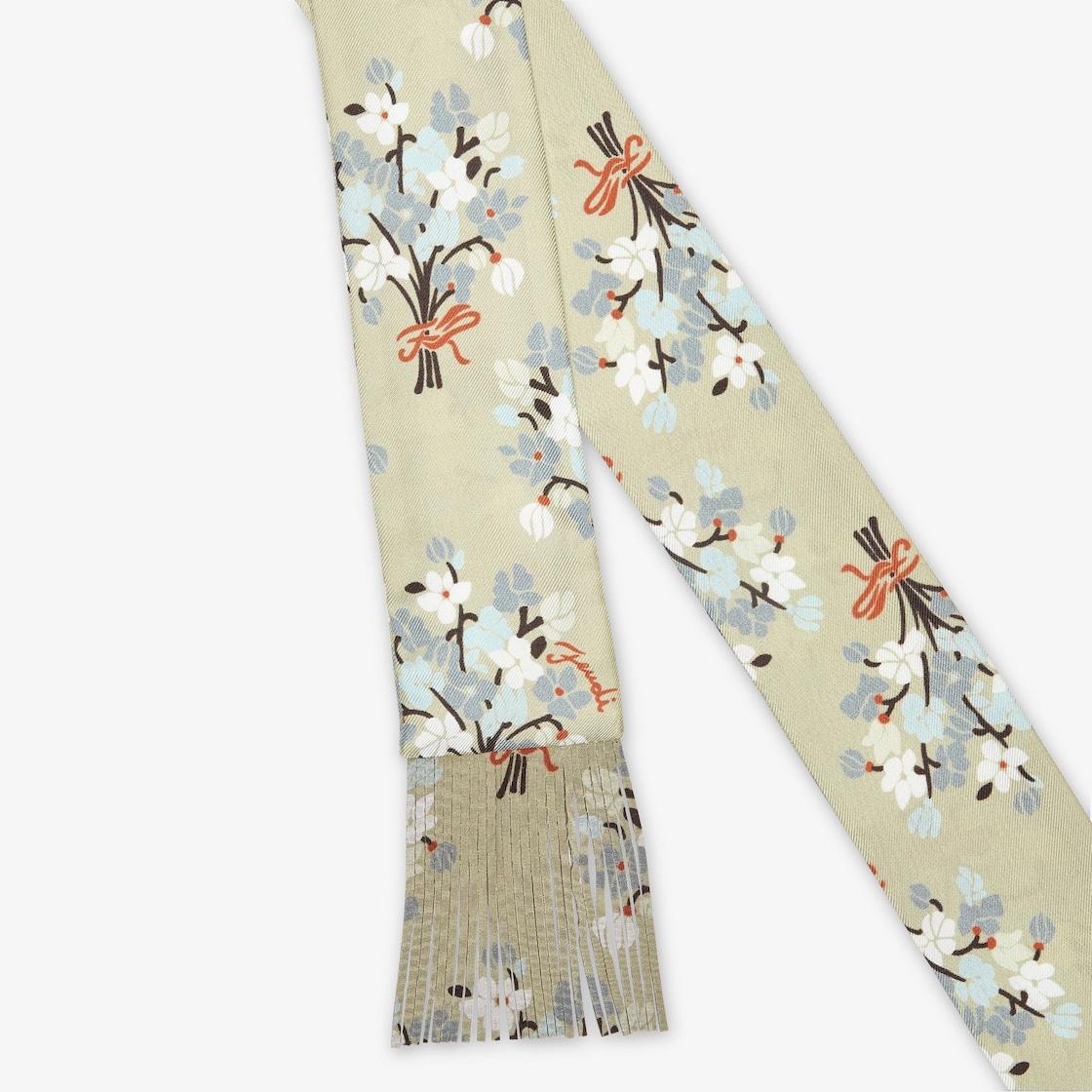 WrappyGreen silk scarf with fringes Product Image