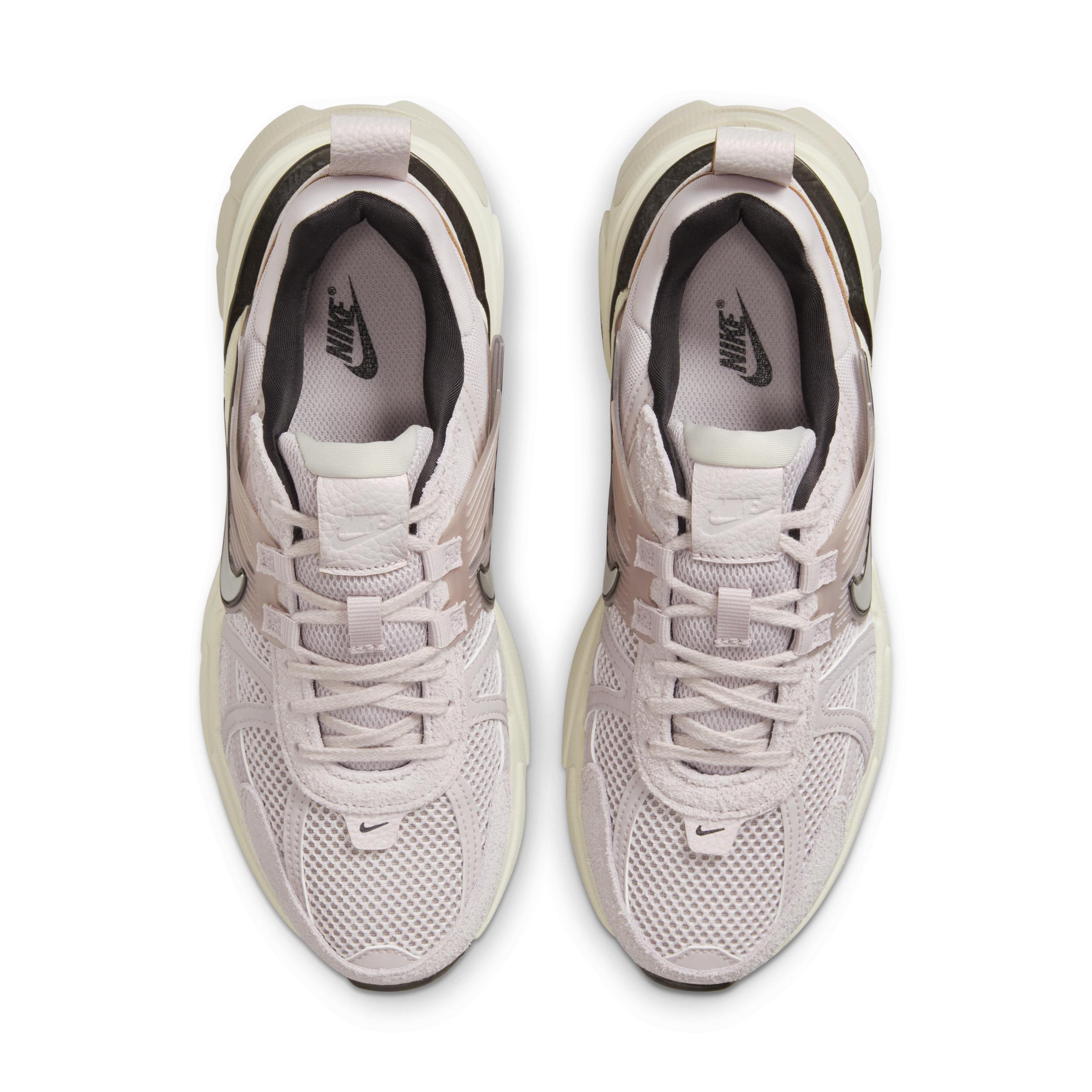 Nike Womens V2K Run Shoes | FN6703-001 Product Image