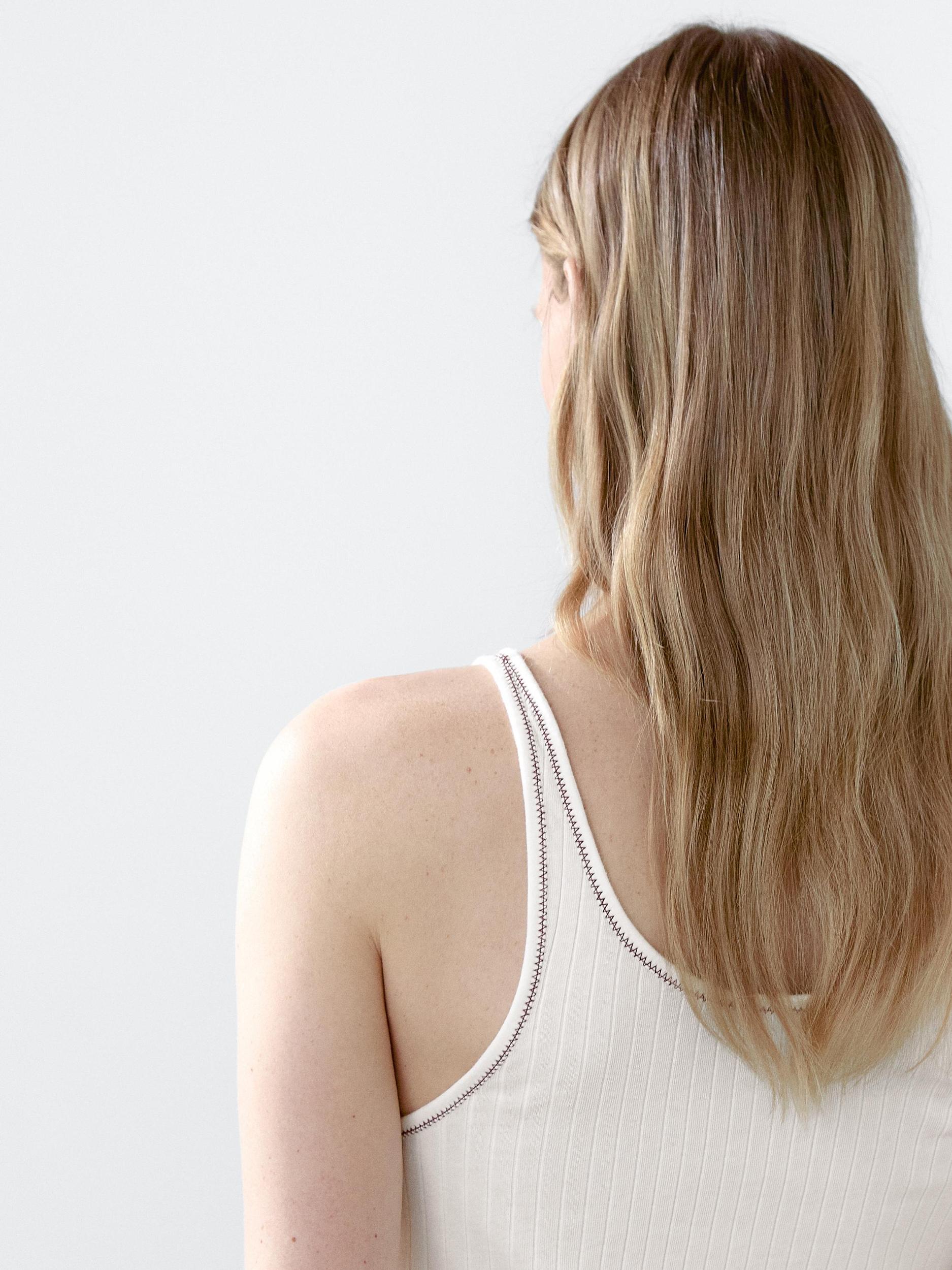 Sleeveless 100% cotton knit T-shirt Product Image