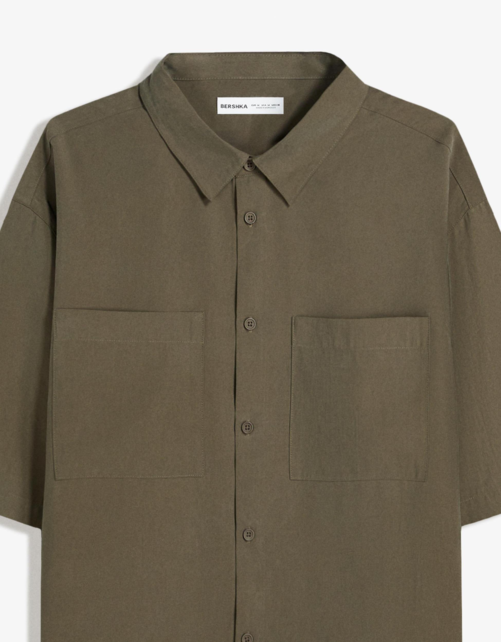 Short sleeve boxy fit shirt Product Image