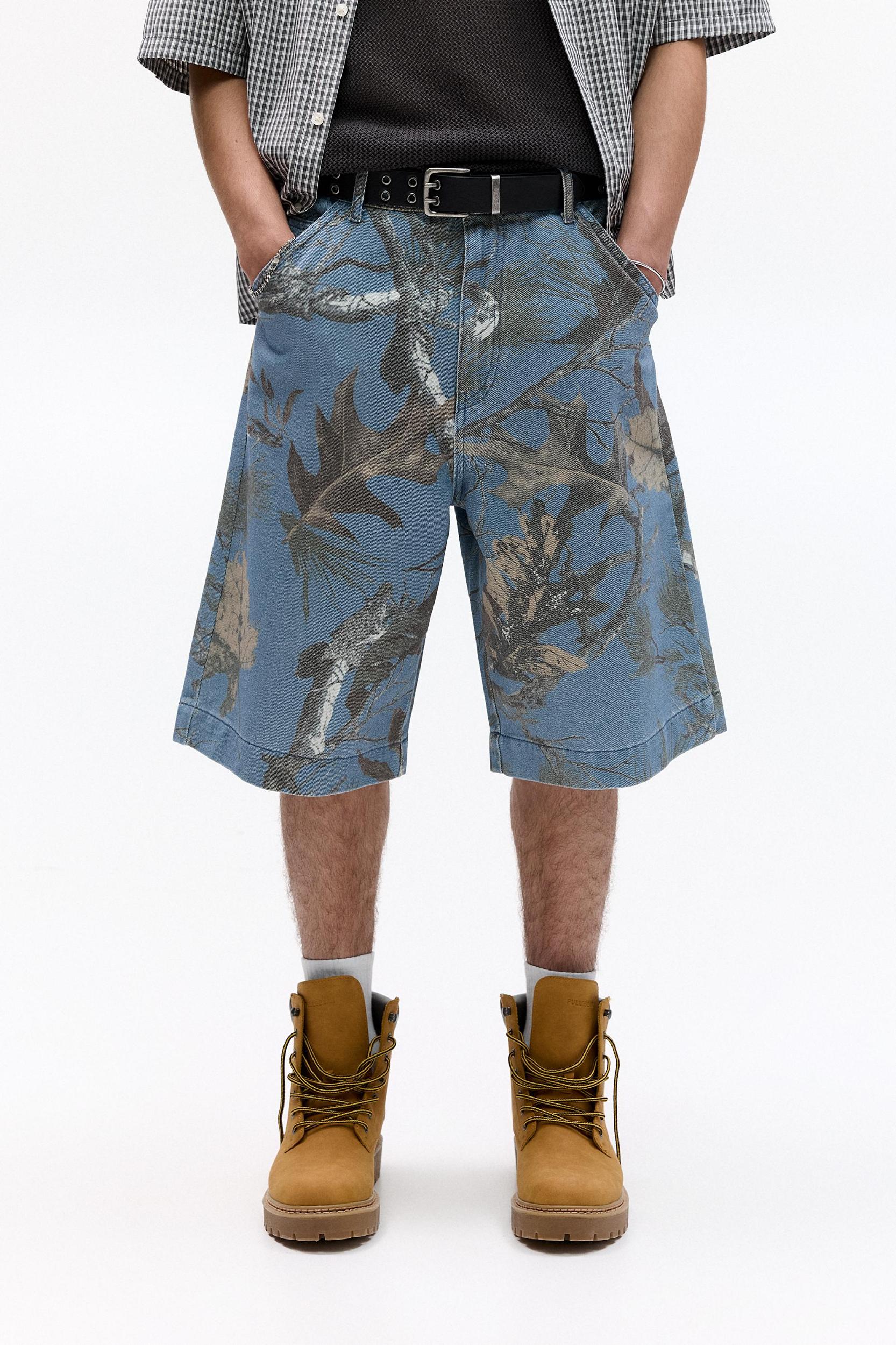 Leaf print baggy Bermuda shorts Product Image
