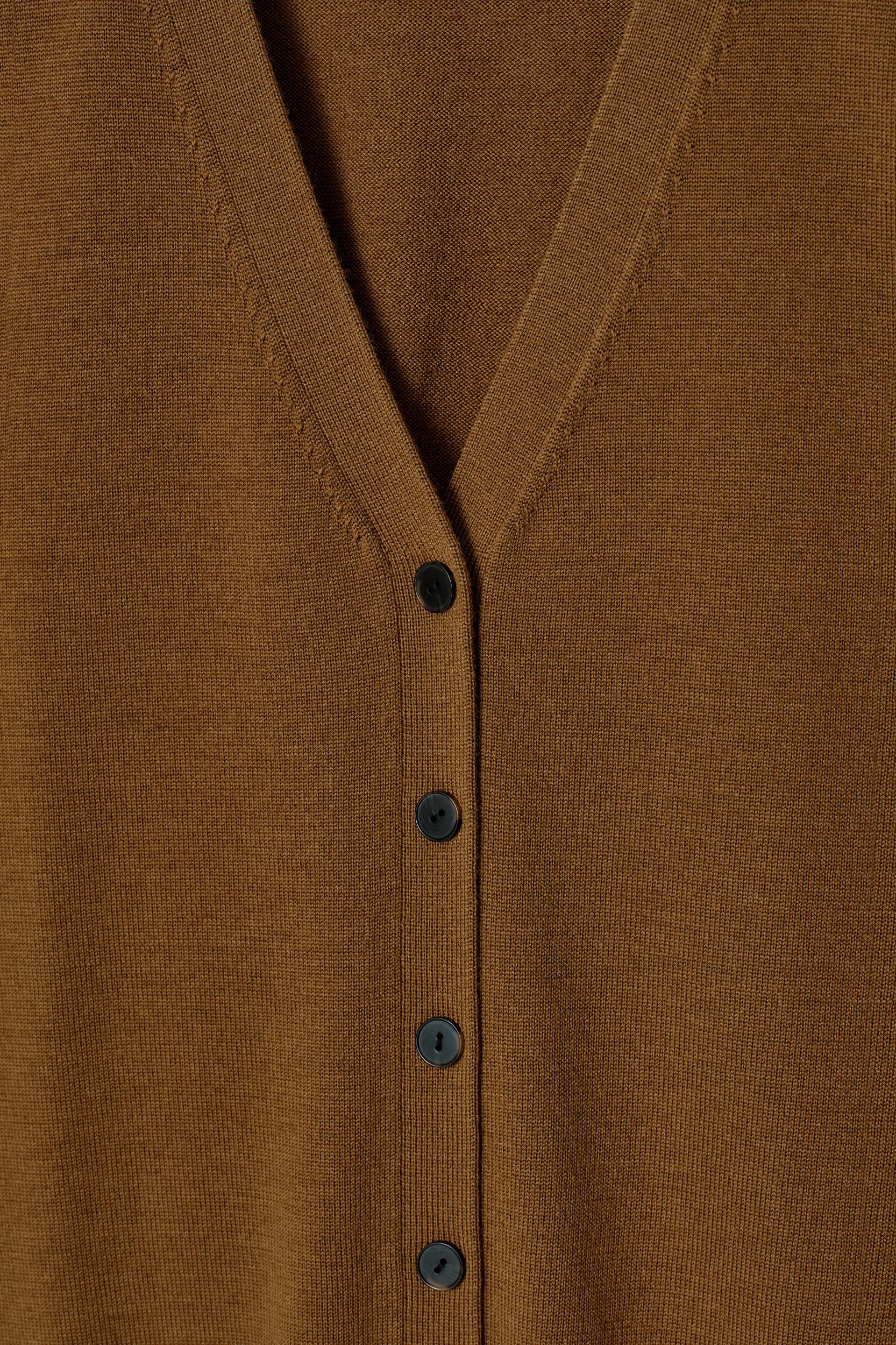 VNECK MERINO WOOL WAISTCOAT Product Image