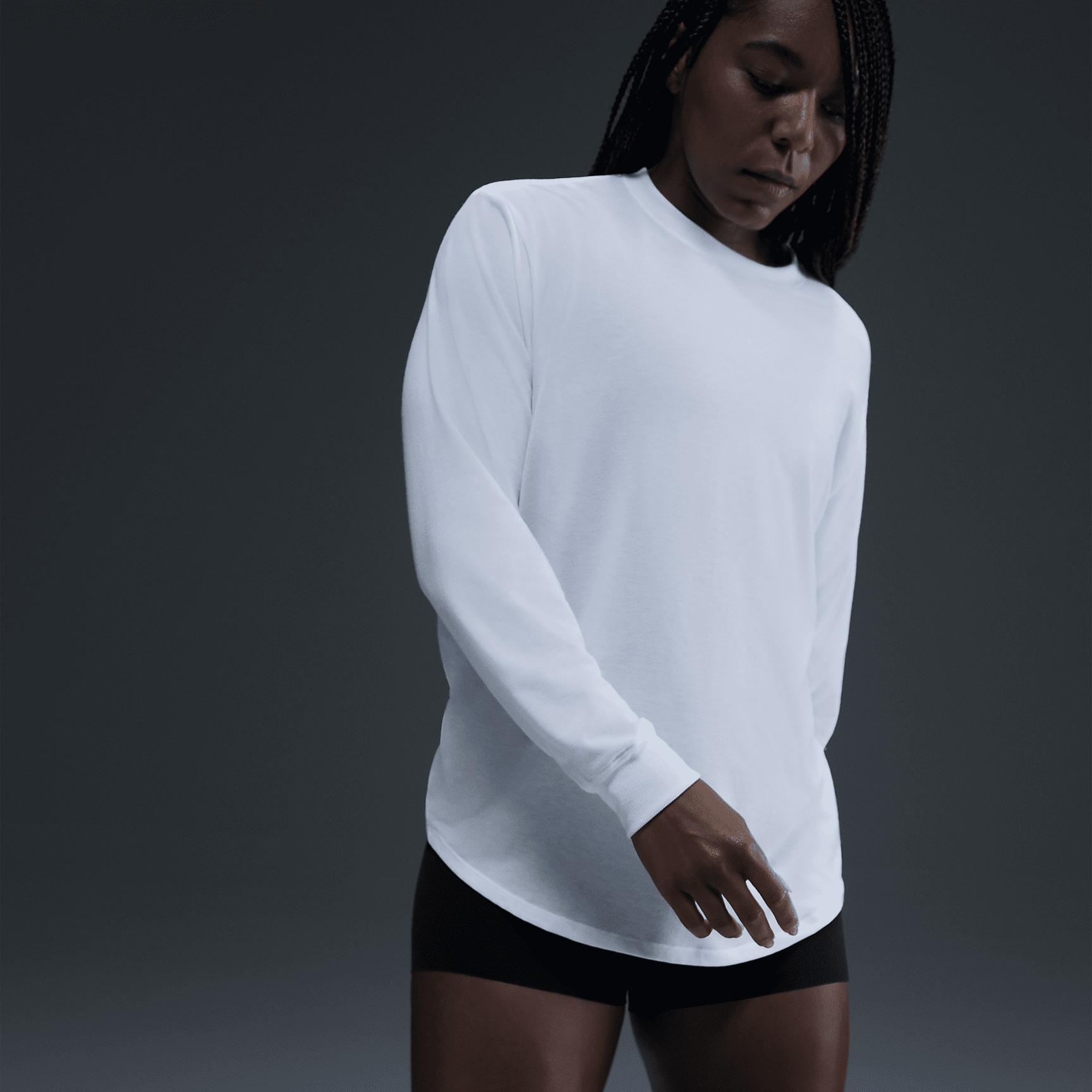 Nike One Relaxed Women's Dri-FIT Long-Sleeve Top Product Image