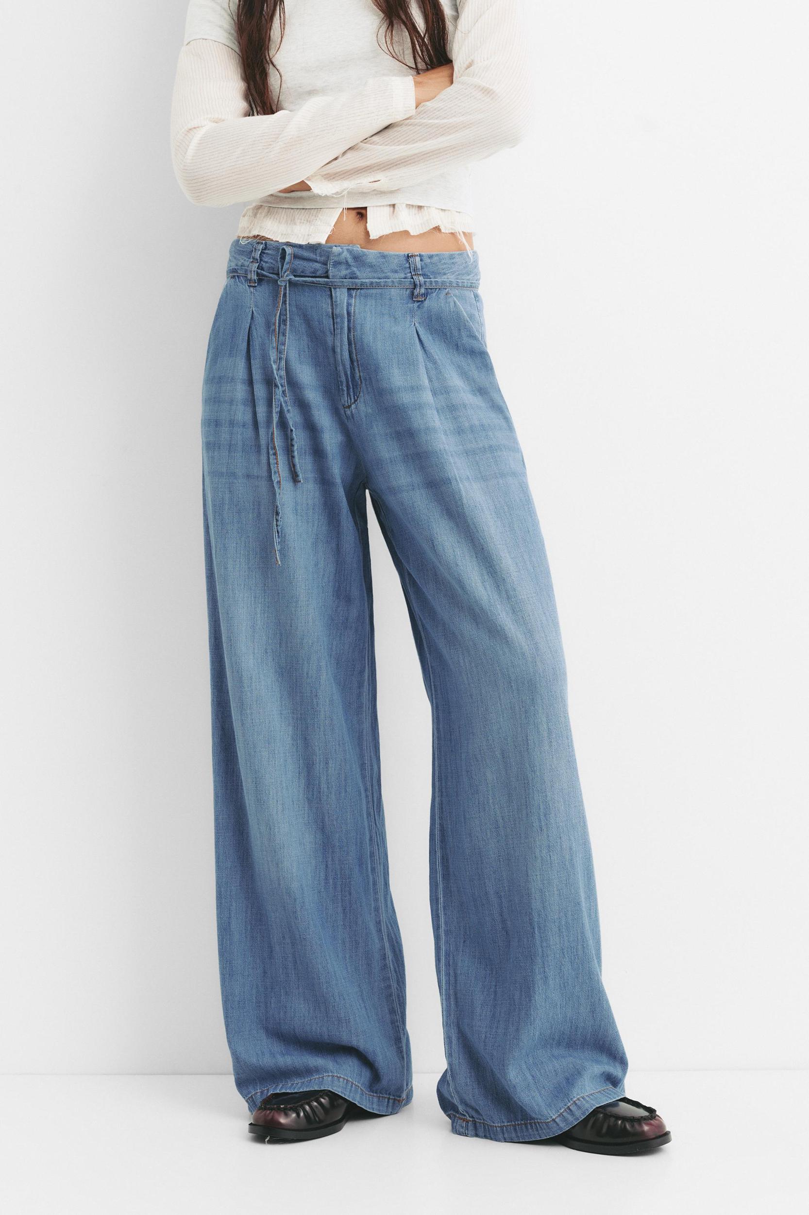 Wide-leg jeans with drawstring Product Image