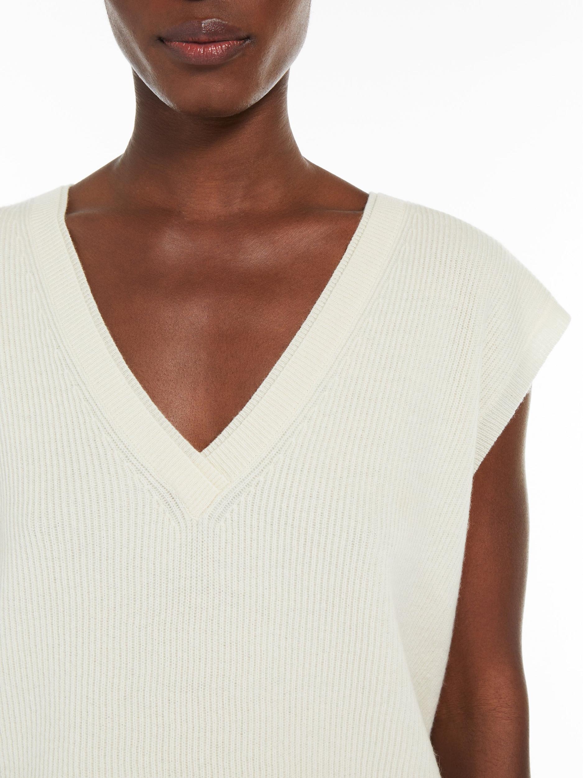 Wool and cashmere yarn gilet Product Image