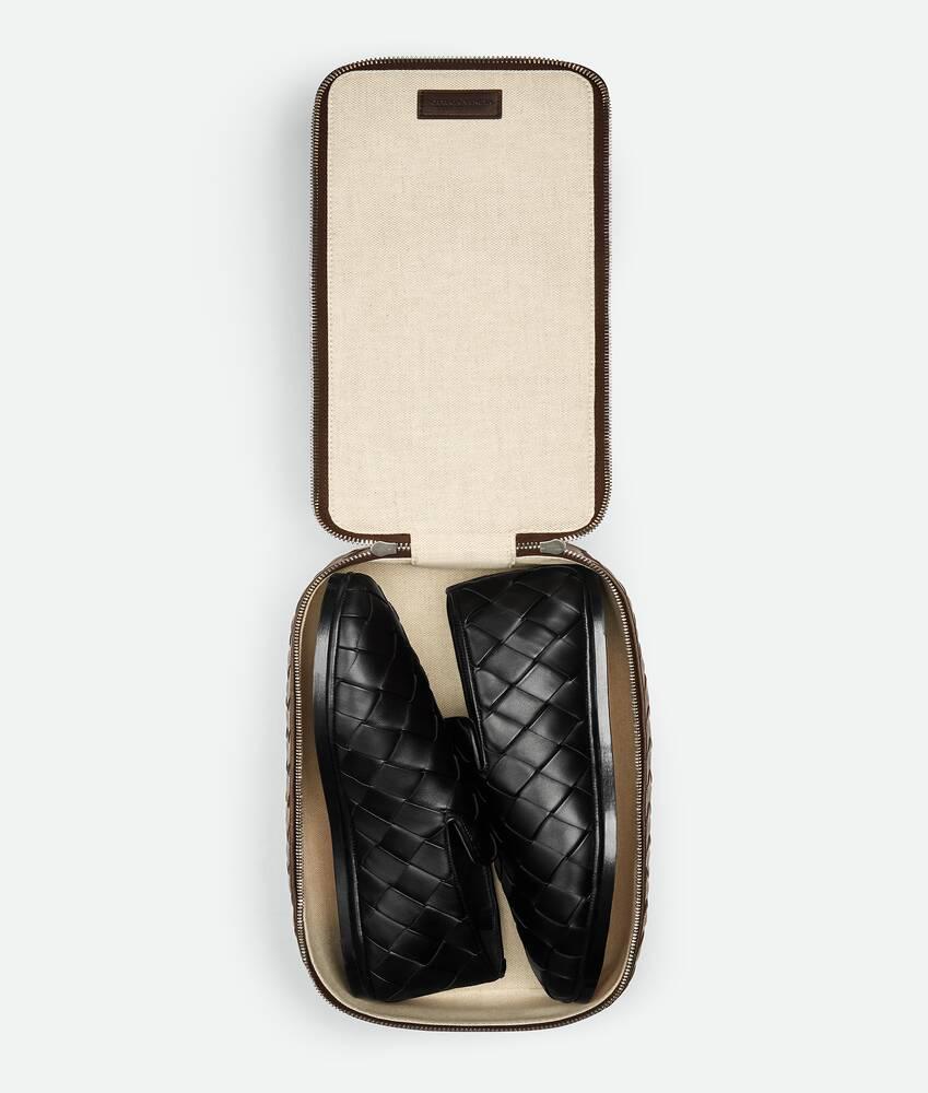 Men's Intrecciato Medium Shoe Case in Fondant Product Image