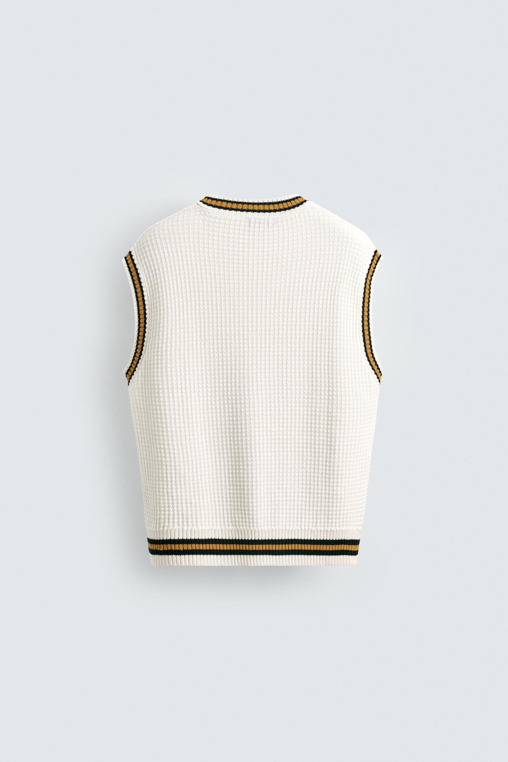 CONTRAST STRIPE KNIT VEST Product Image