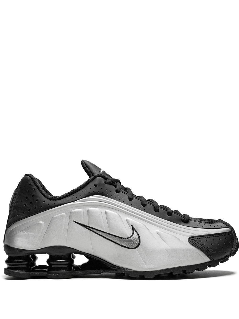 Shox R4 sneakers Product Image