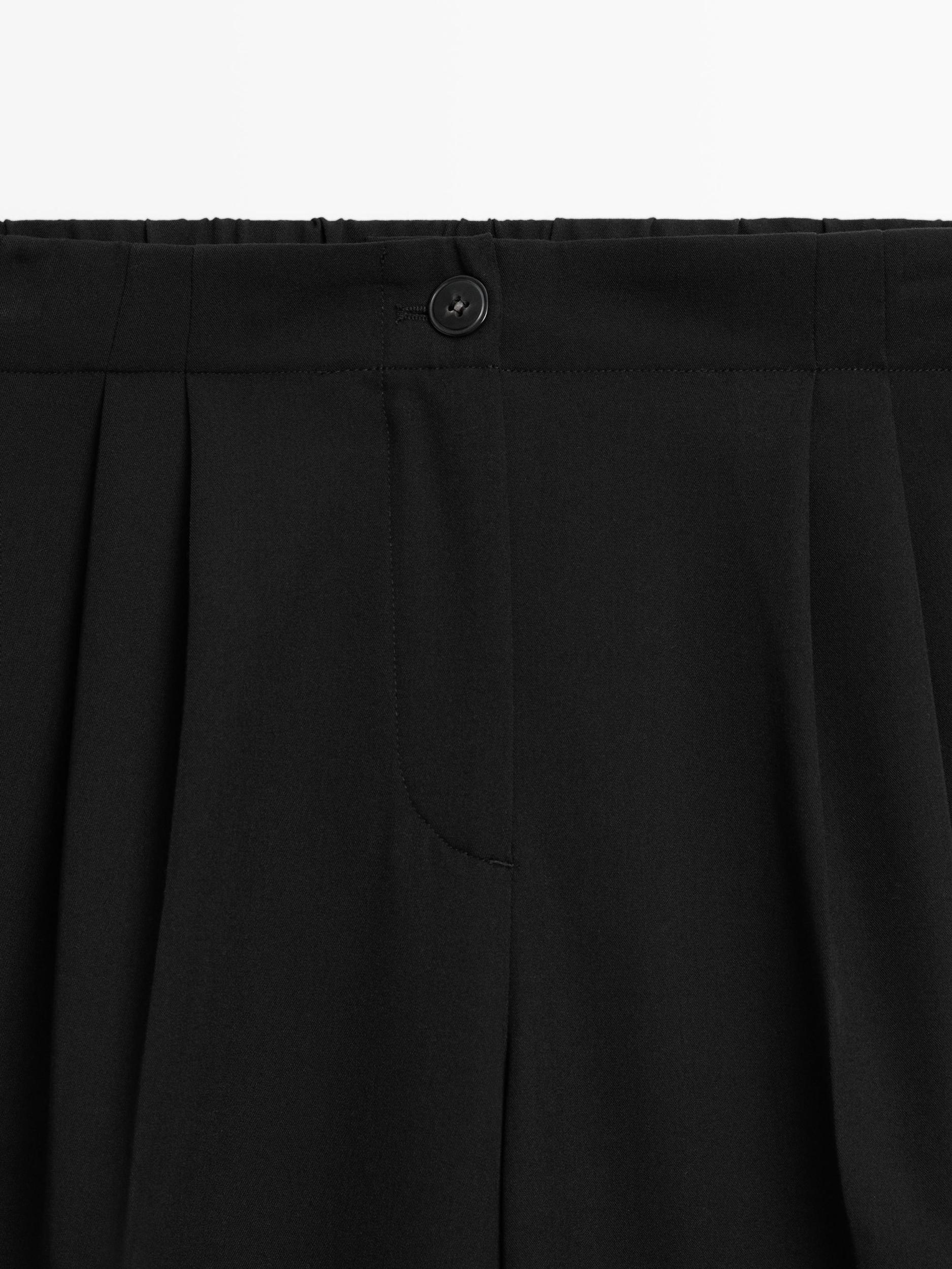 Wide-leg flowing trousers with darts Product Image