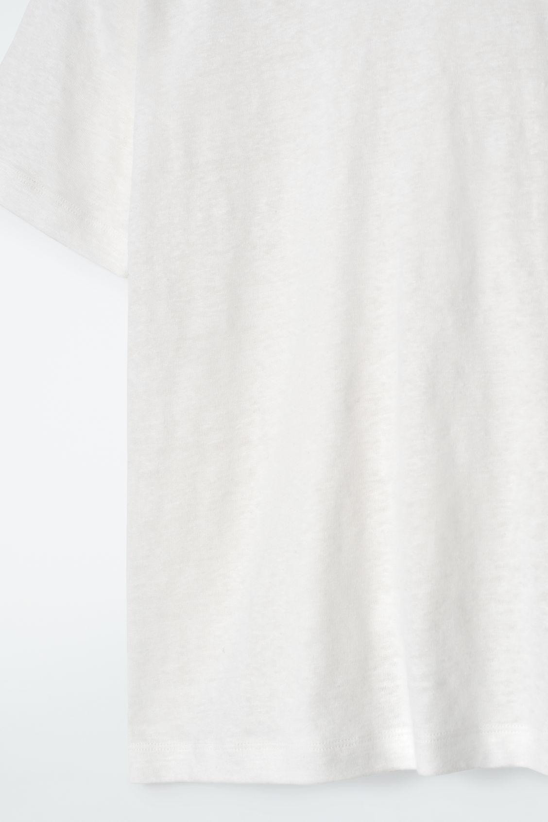 CREW-NECK LINEN T-SHIRT Product Image