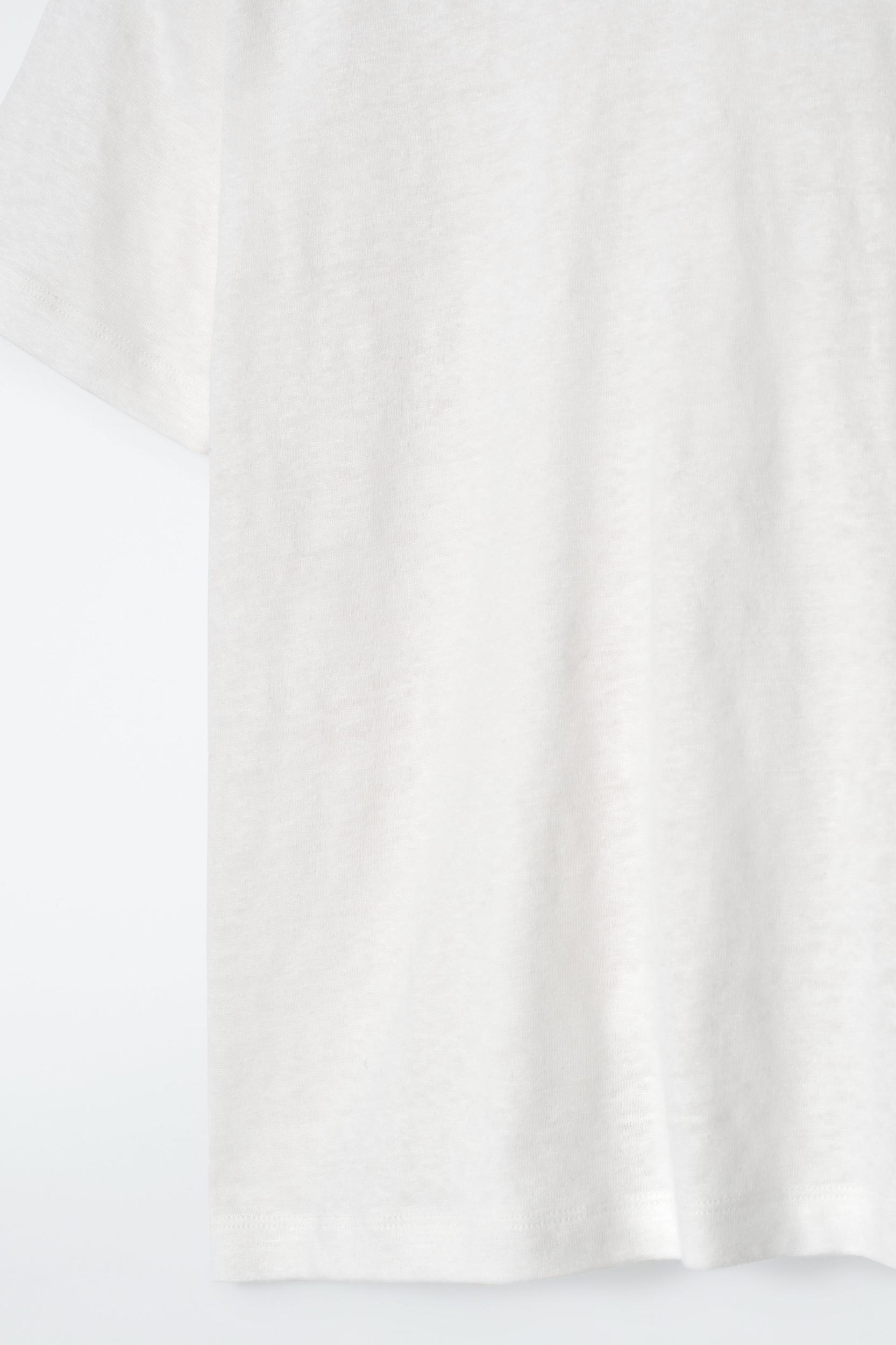 CREW-NECK LINEN T-SHIRT Product Image