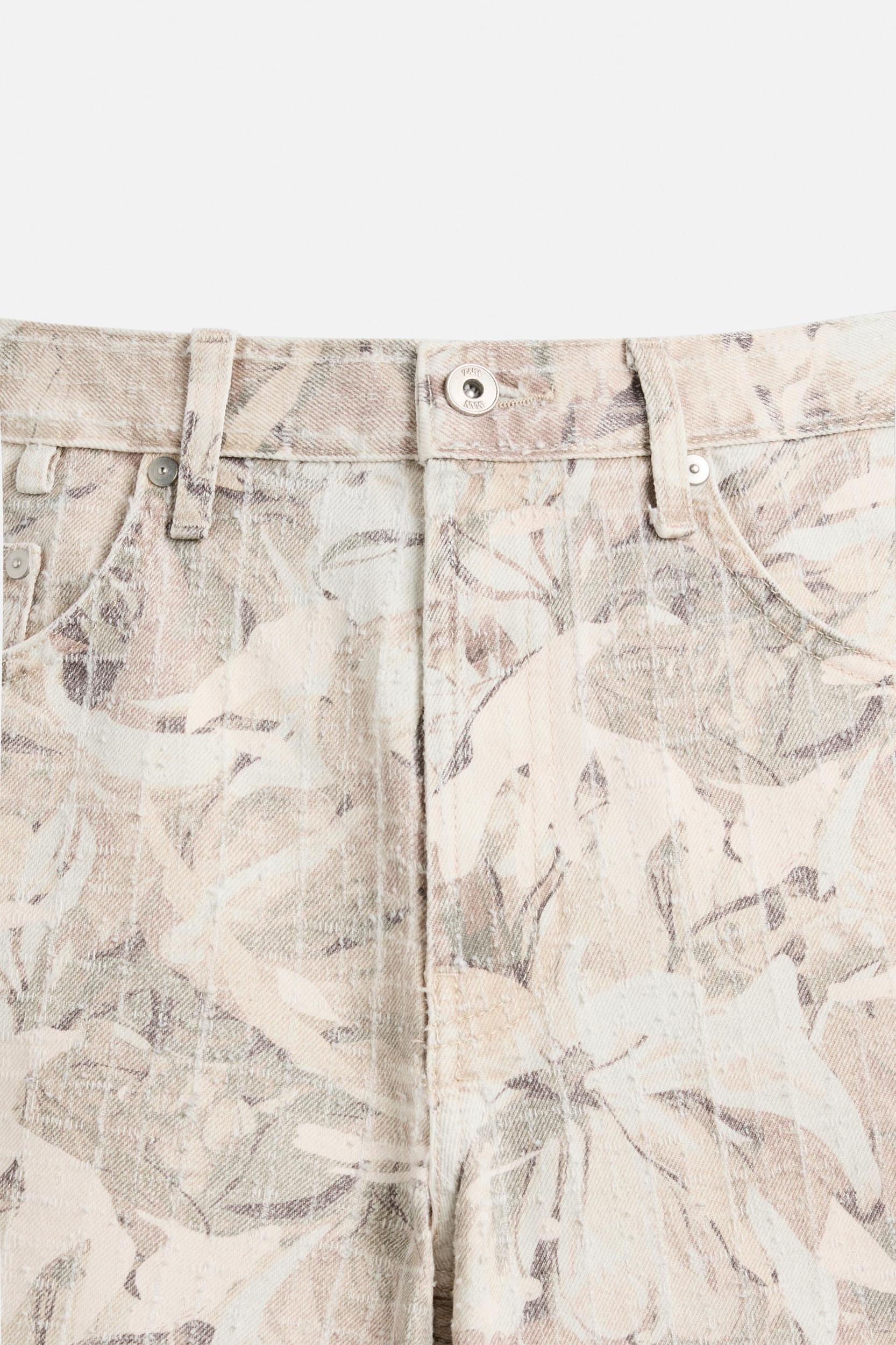 ABSTRACT PRINT DENIM SHORTS Product Image