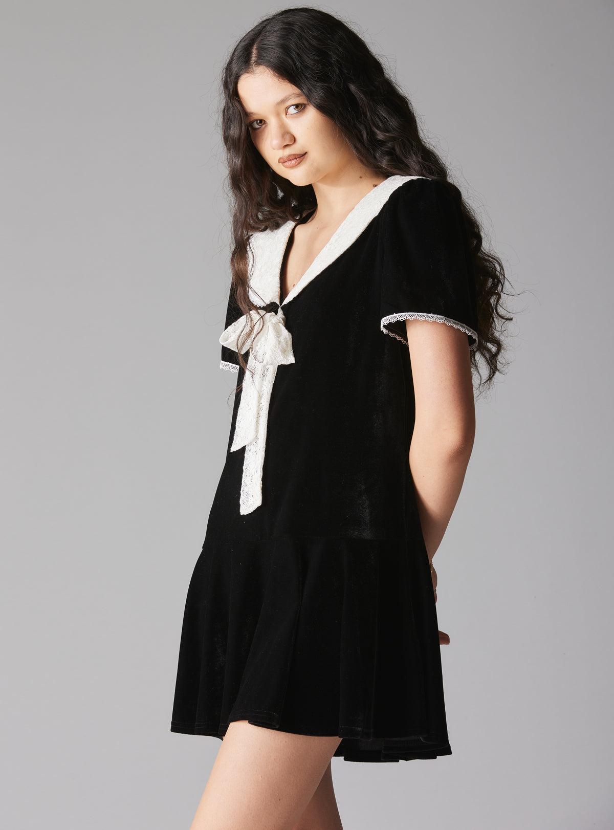 Helm Dress Female Product Image