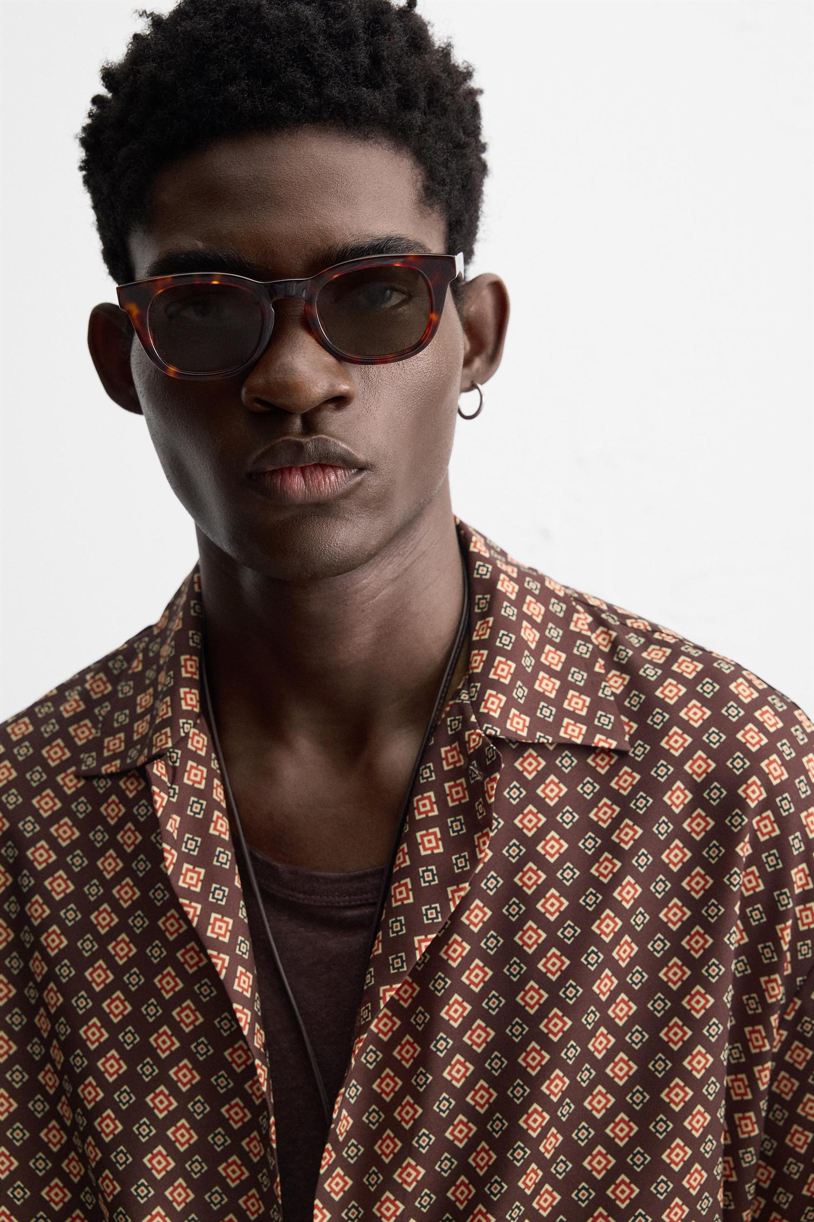 GEOMETRIC PRINT SHIRT Product Image