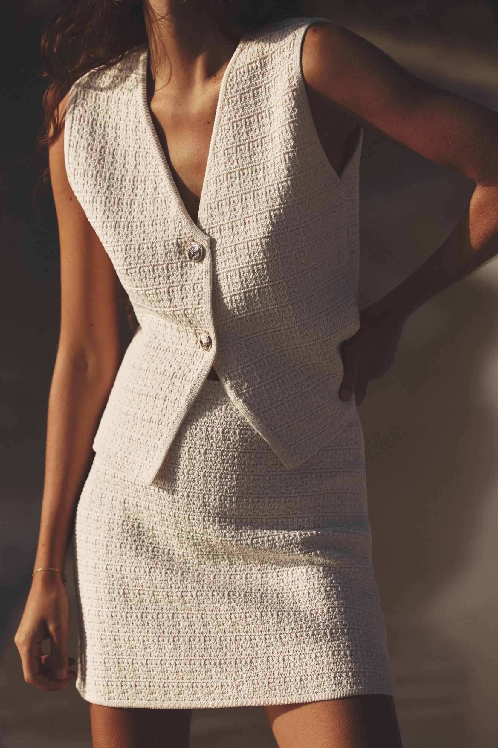 TEXTURED KNIT MINI SKIRT Product Image