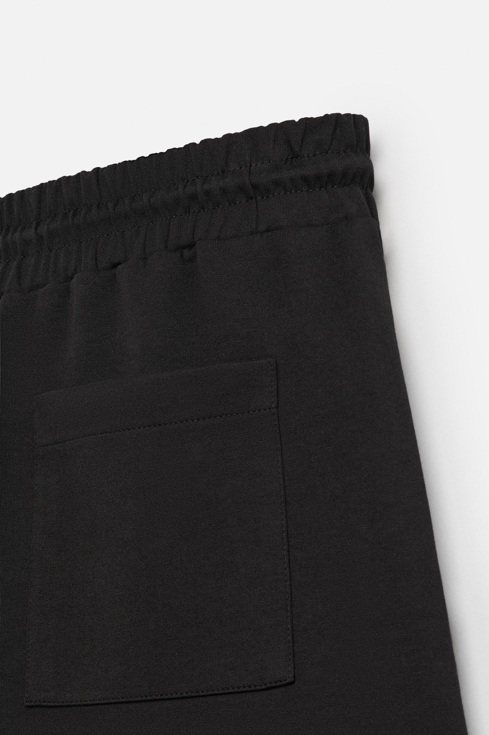INTERLOCK TEXTURED SHORTS Product Image