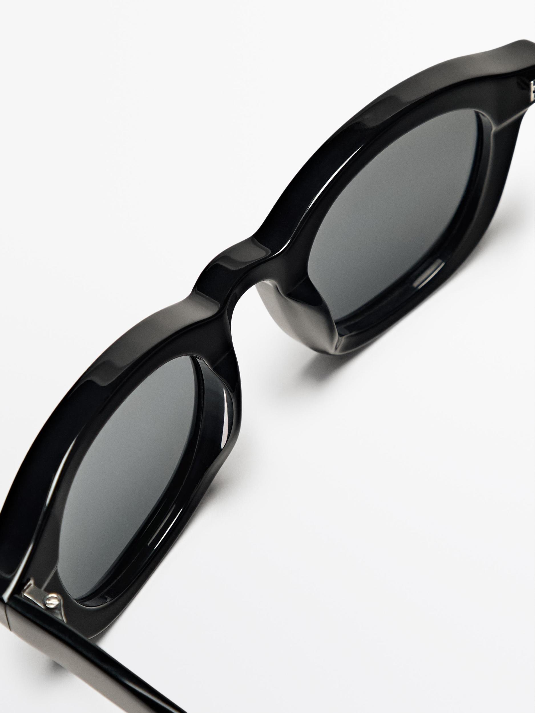 Round resin sunglasses Product Image
