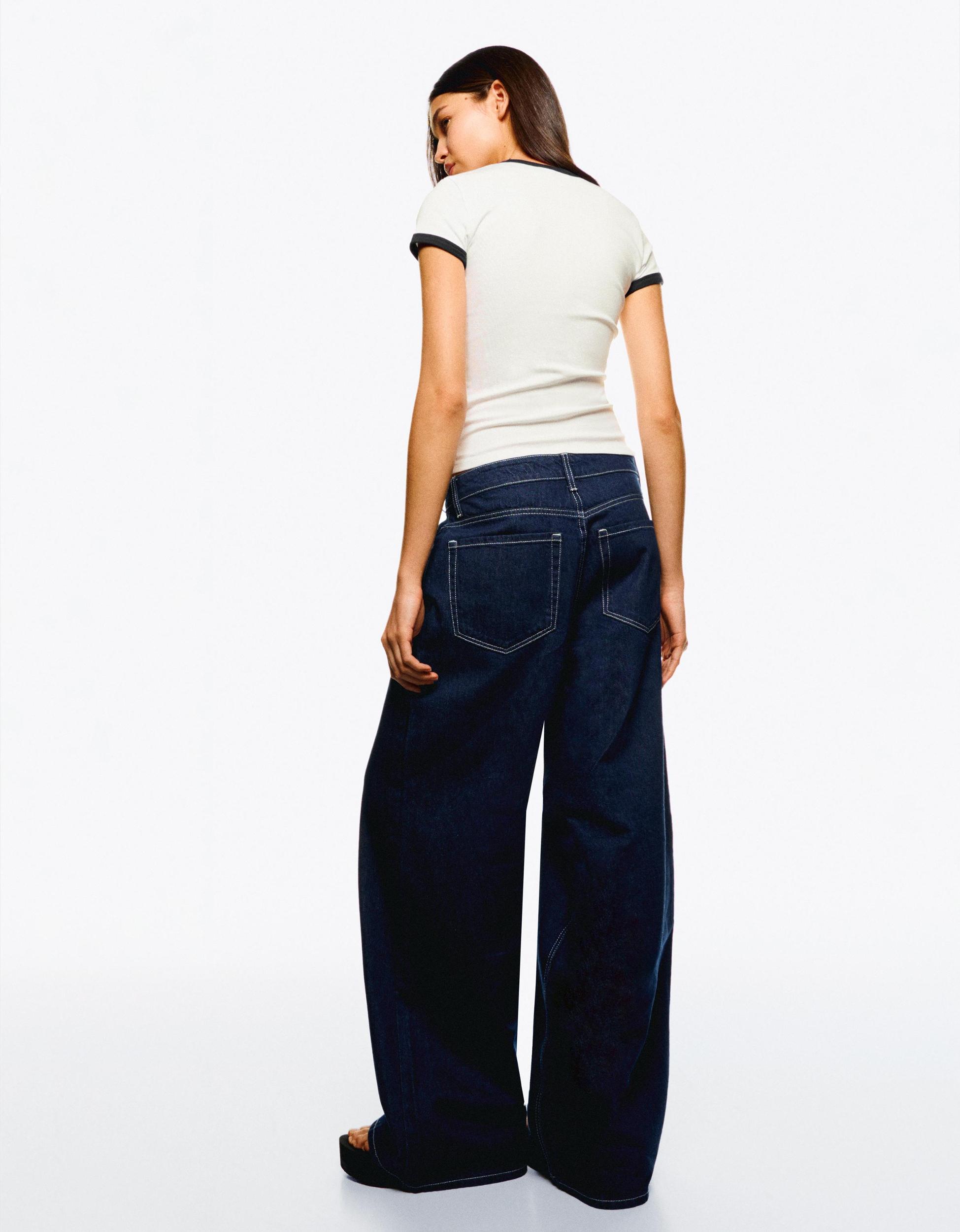 Short sleeve T-shirt with contrasting details Product Image